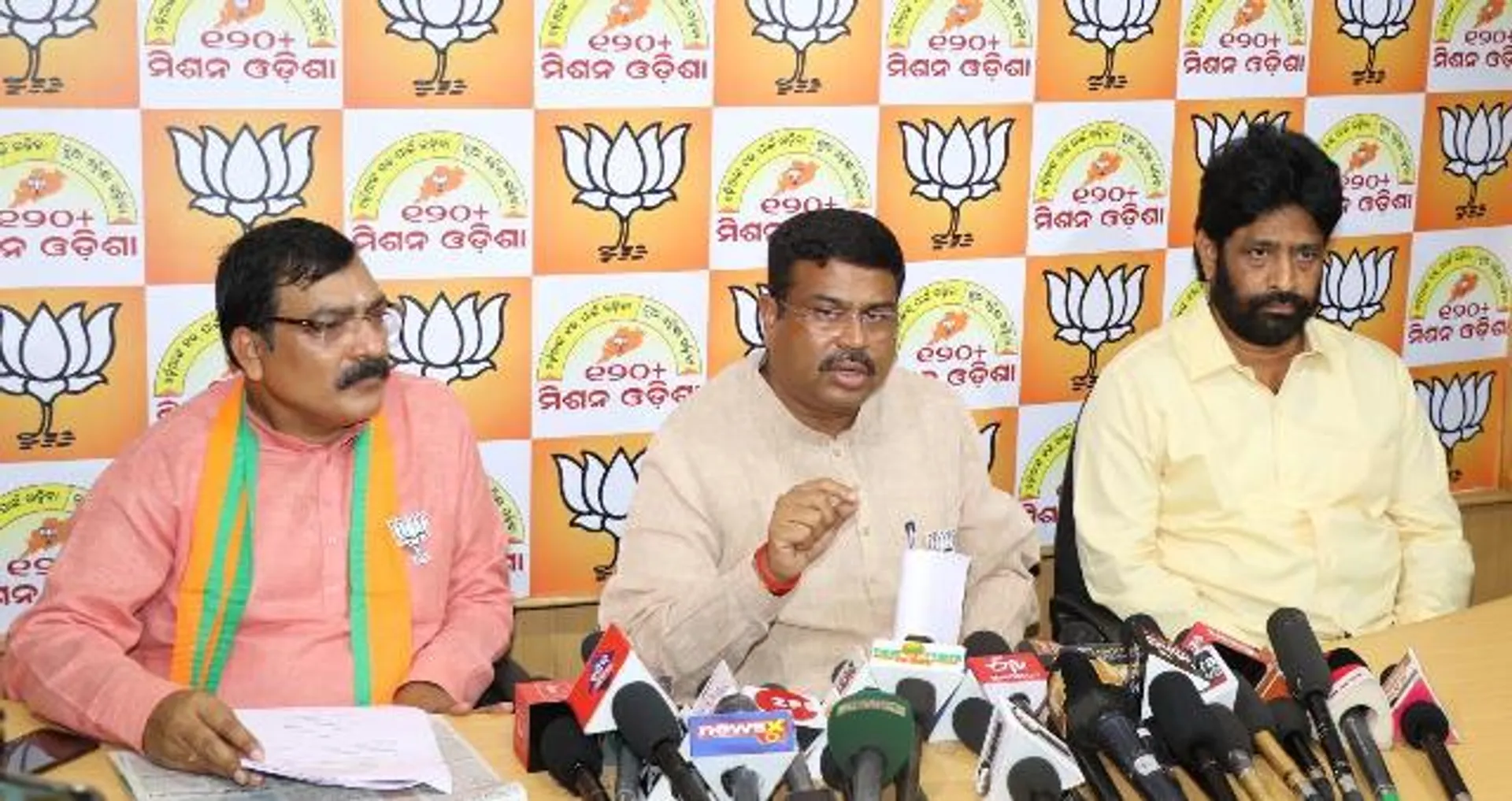 ନବୀନଙ୍କୁ ଟାର୍ଗେଟ୍‌ କଲେ ଧର୍ମେନ୍ଦ୍ର