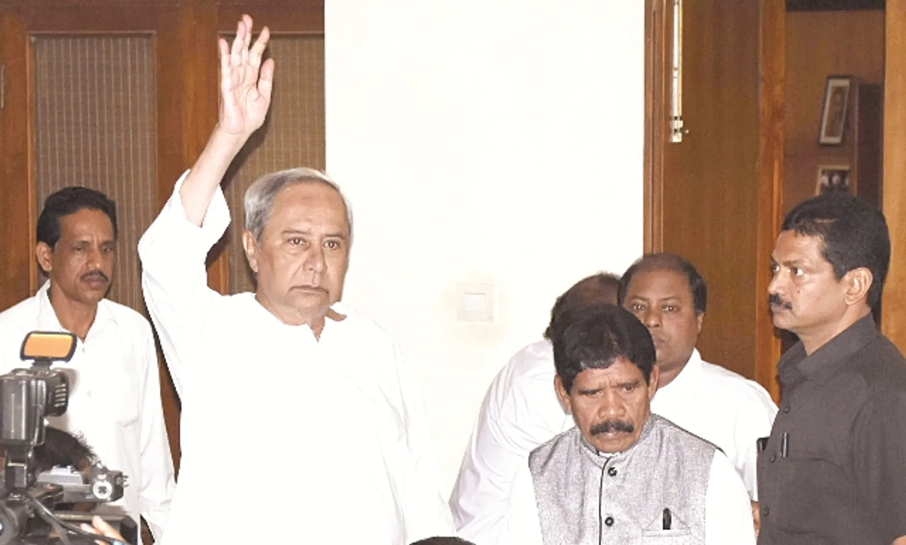 ବିଜେଡିର ମିଶ୍ରଣ ପର୍ବ : କଂଗ୍ରେସର ସାଧୁ ନେପାକ, ବିଜେପିର ସାରଙ୍ଗଧର କାଡ୍ରେକା ବିଜେଡିରେ