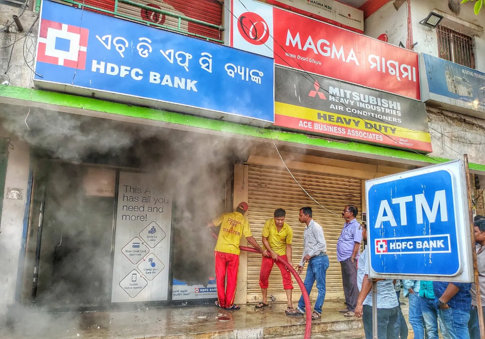 ଅନୁଗୁଳ: ଏଟିଏମ୍‌ରେ ଅଗ୍ନିକାଣ୍ଡ, ଅଧ ଘଣ୍ଟା ପରେ ନିଆଁକୁ ଆୟତ୍ତ କଲେ ଦମକଳବାହିନୀ