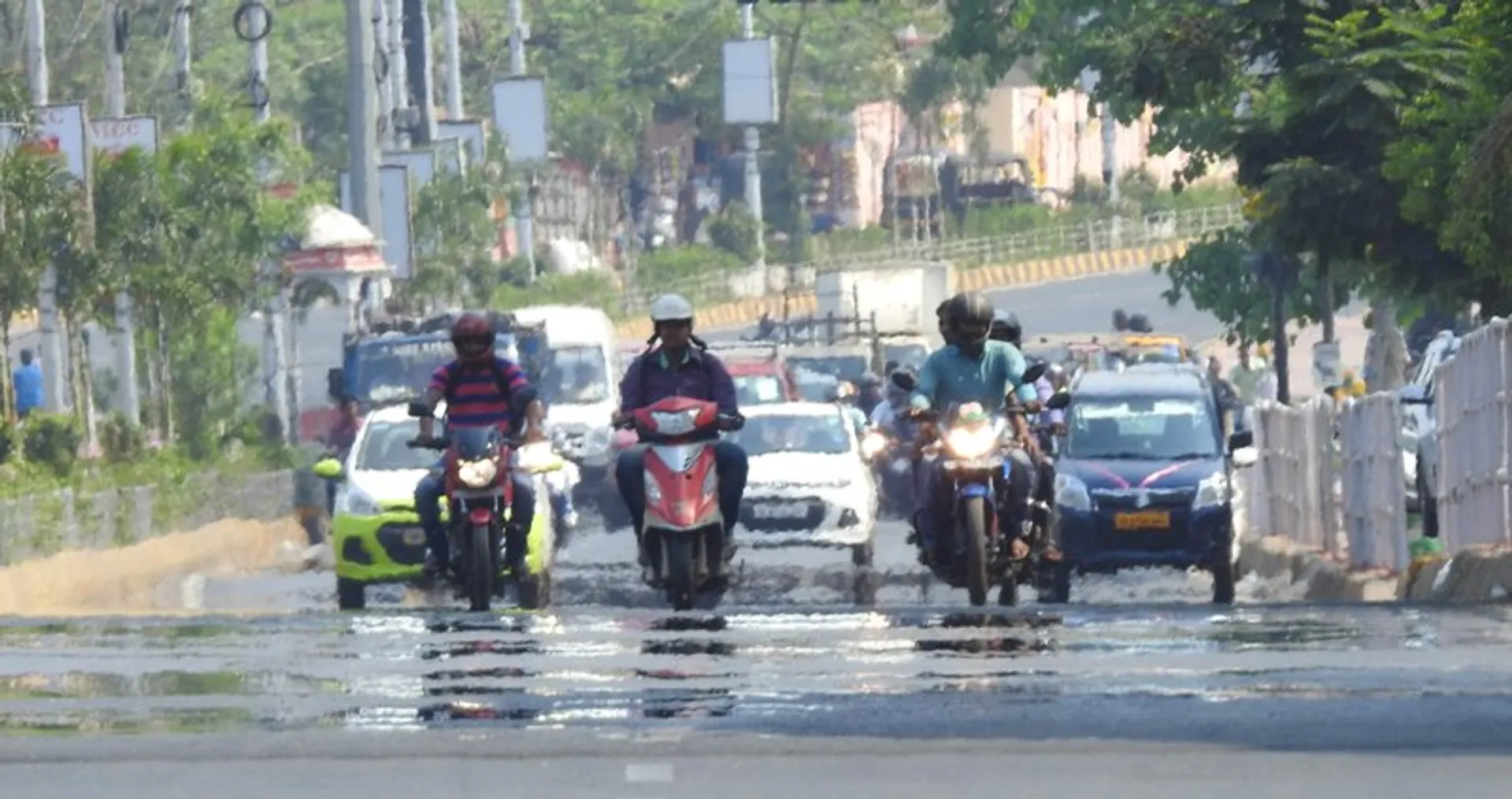 ରାଜଧାନୀ‌ରେ ମରୀଚିକା, ପୁଣି ୪୦ ଡିଗ୍ରି ଟପିଲା ପାରଦ। (ଫଟୋ-ବିଭୂତି)