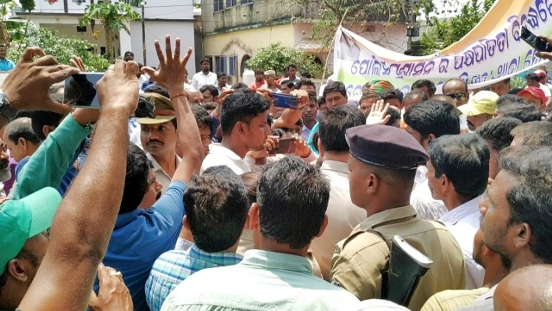 କଂଗ୍ରେସ ଶୋଭାଯାତ୍ରାକୁ ଅଟକାଇଲା ପୁଲିସ୍‌