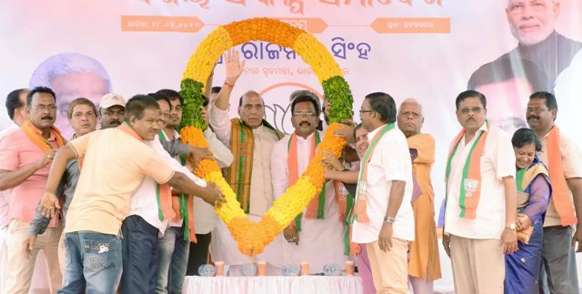 ବିଜେପି ପାଇଁ ଭୋଟ ମାଗିଲେ ରାଜନାଥ : ସ୍ବପ୍ନ ବାଣ୍ଟିଲେ, ରାଜ୍ୟ ସରକାରଙ୍କ ଉପରେ ବର୍ଷିଲେ