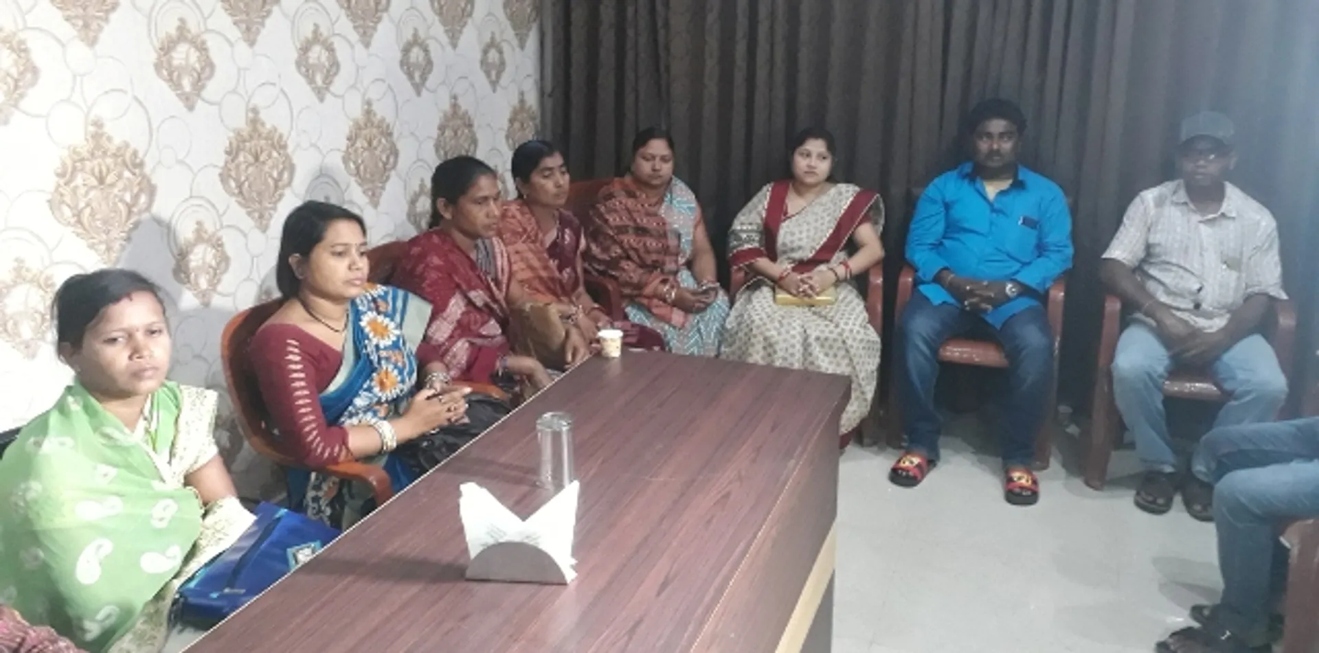 ବରଗଡ଼ ଜିଲ୍ଲା ପରିଷଦ ଛକାପଞ୍ଝା : ‘ନିଜ ଇଚ୍ଛାରେ ମିଶିଛୁ, ଅନାସ୍ଥା ଆଣିବୁ’