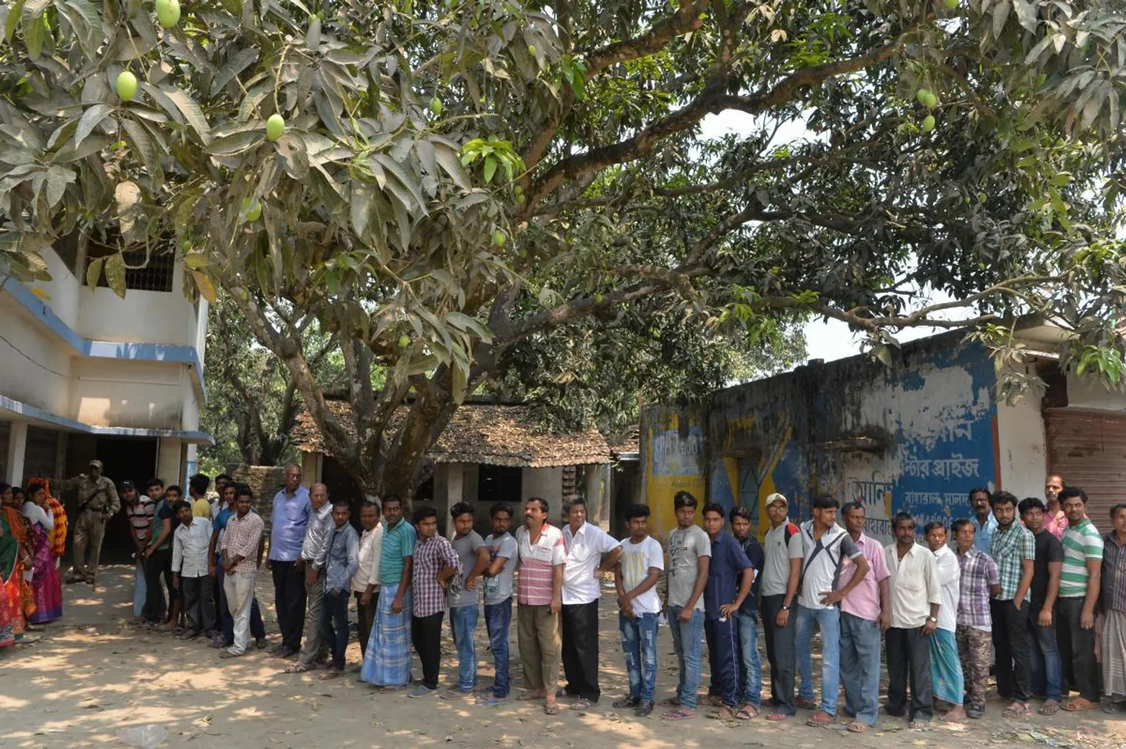 ନିର୍ବାଚନୀ ହିଂସା: କଂଗ୍ରେସ-ଟିଏମ୍‌ସି ଠେଲାପେଲାରେ ଧାଡ଼ିରେ ଠିଆ ହୋଇଥିବା ମତଦାତାଙ୍କ ଜୀବନ ଗଲା