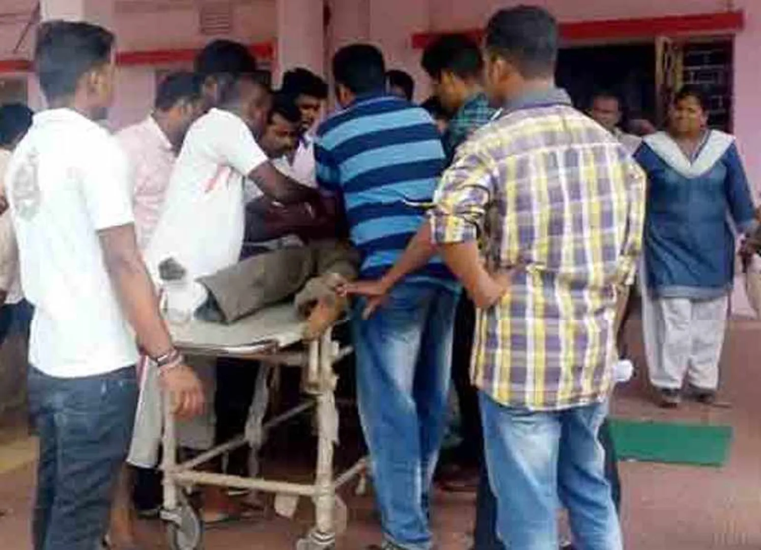 ନୟାଗଡ଼: ବାଇକ୍‌କୁ ଟ୍ରକ ଶକ୍ତ ଧକ୍କା ଦେବାରୁ ଝିଅ ମୃତ, ବାପ-ପୁଅଙ୍କୁ ହସ୍‌ପିଟାଲ୍‌ରେ ଭର୍ତ୍ତି
