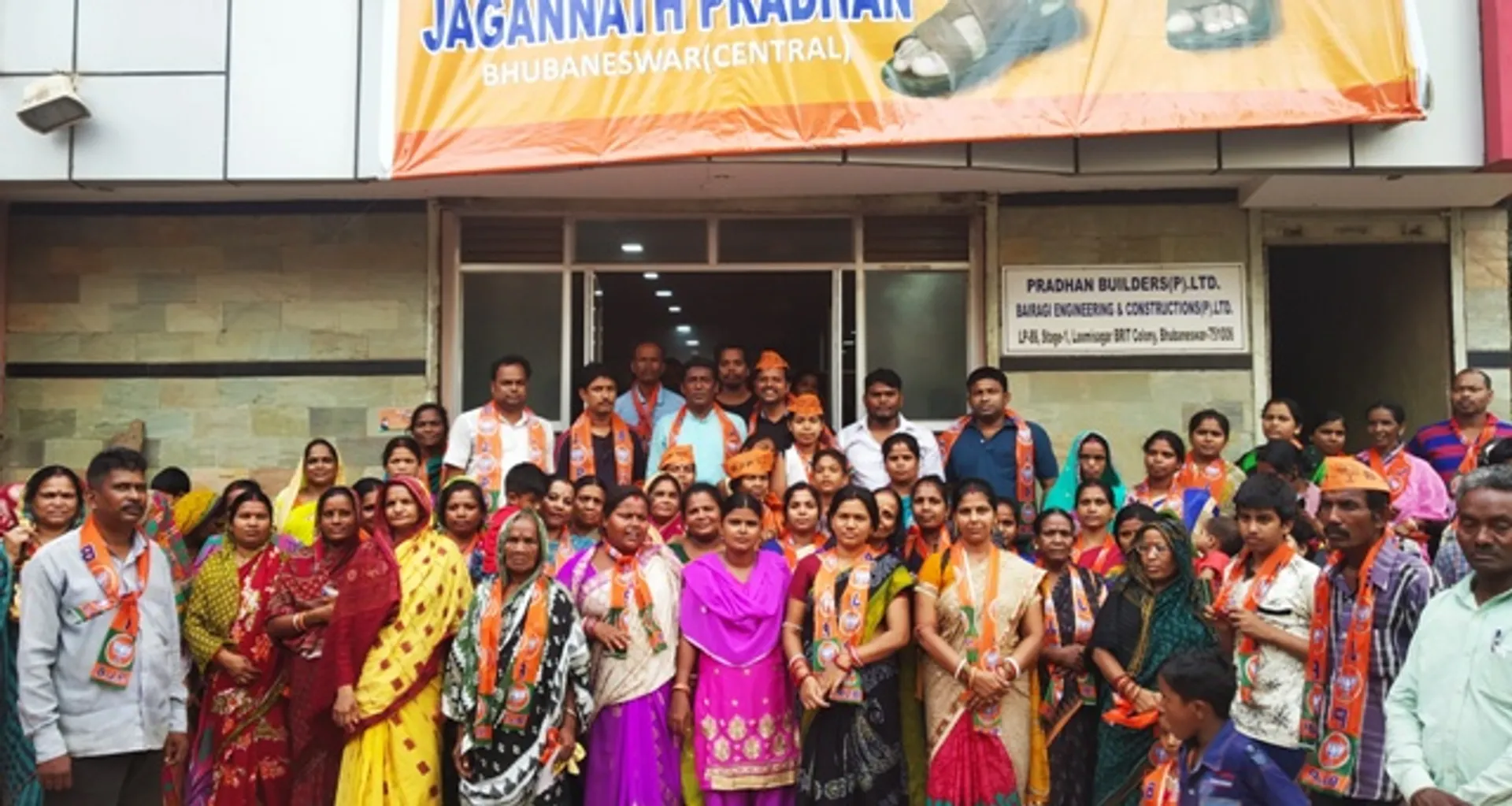 ବିଜେପିରେ ମିଶିଲେ ଭୁବନେଶ୍ବର ମଧ୍ୟ ନିର୍ବାଚନମଣ୍ଡଳୀର ଶତାଧିକ ମହିଳା