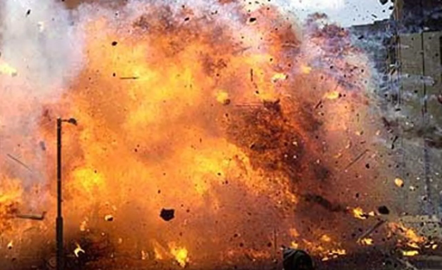 ଗଛ ମୂଳରେ ଫୁଟିଲା ବୋମା, ଯୁବକ ଗୁରୁତର