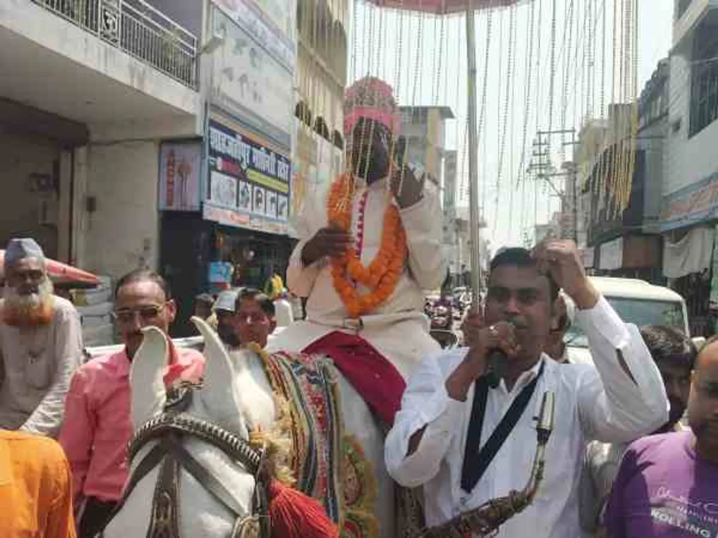 ବର ବେଶ ଧରି ପ୍ରାର୍ଥୀପତ୍ର ଦାଖଲ ପାଇଁ ପହଞ୍ଚିଥିବା ନେତାଙ୍କ ବିରୋଧରେ ମାମଲା ରୁଜୁ