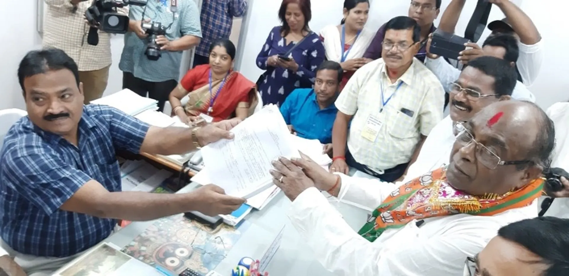 ଦାମଙ୍କୁ ନେଇ ଭିନ୍ନ ଚର୍ଚ୍ଚା‌ : ଏକୁଟିଆ ଆସିଲେ, ନାମାଙ୍କନ ଭରିଲେ