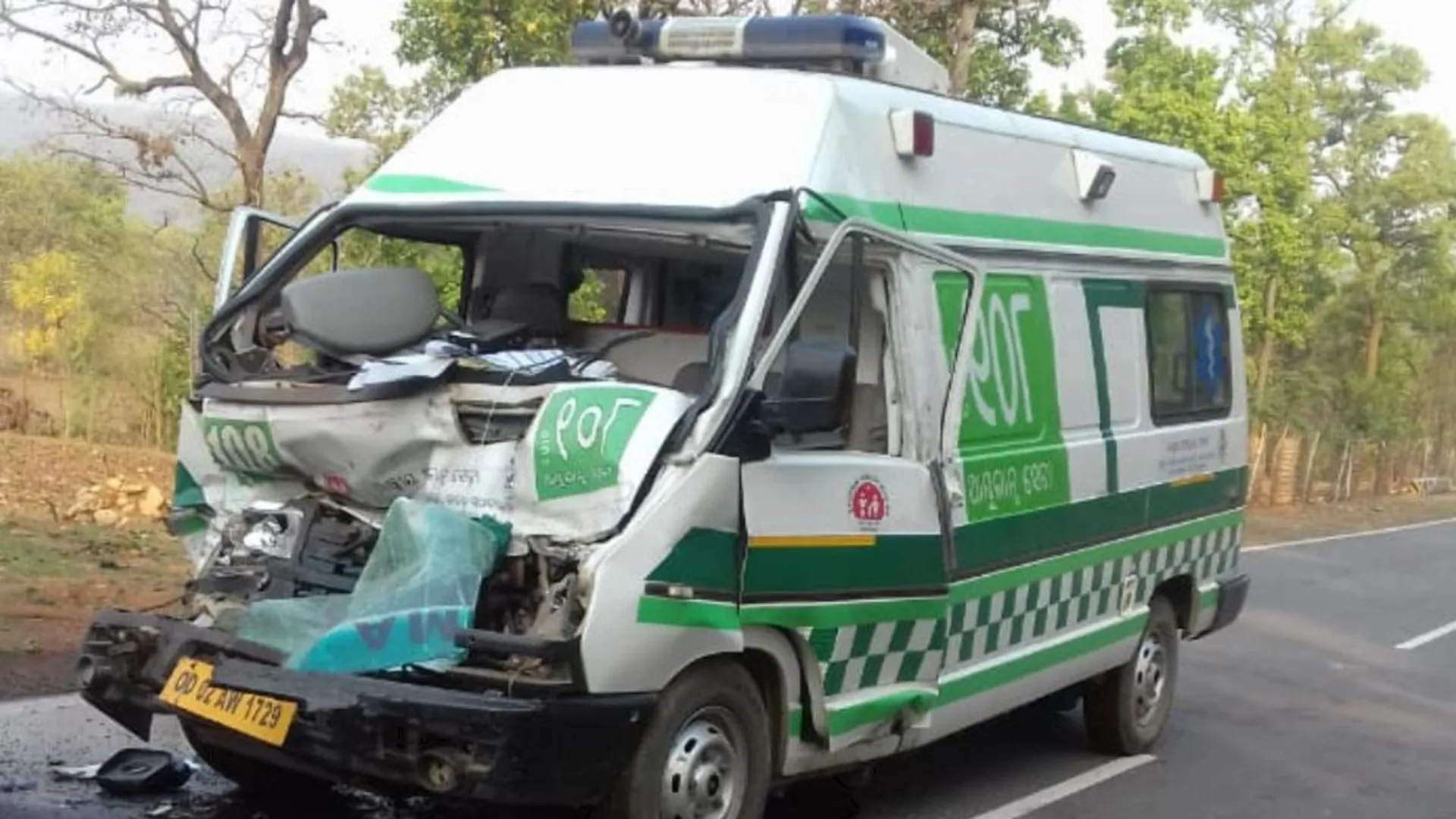 ୧୦୮ ଆମ୍ବୁଲାନ୍ସ ଓ ଟ୍ରକ୍ ମଧ୍ୟରେ ମୁହାଁମୁହିଁ ଧକ୍କା: ଡ୍ରାଇଭରଙ୍କର ପ୍ରାଣହାନି, ୨ ଆହତ