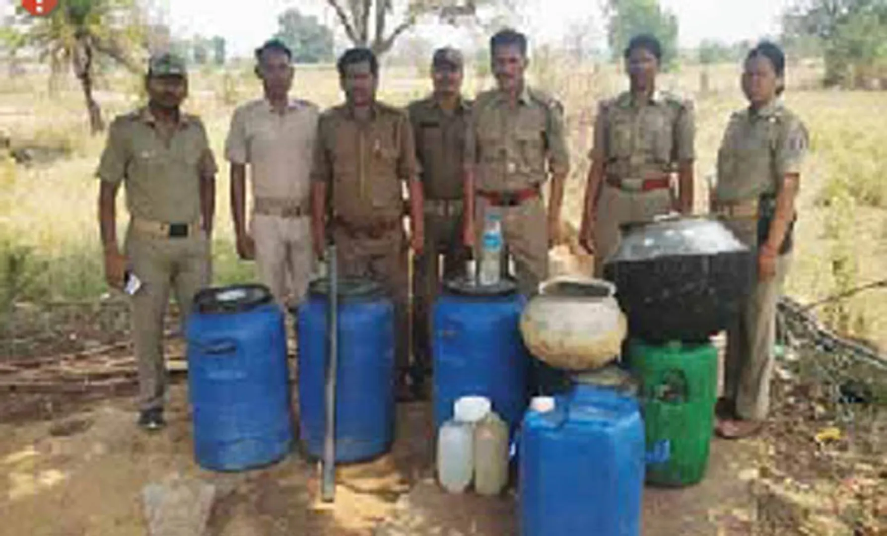 ବିପୁଳ ମଦ ଓ ପ୍ରସ୍ତୁତି ସାମଗ୍ରୀ ଜବତ, ୩ ଗିରଫ