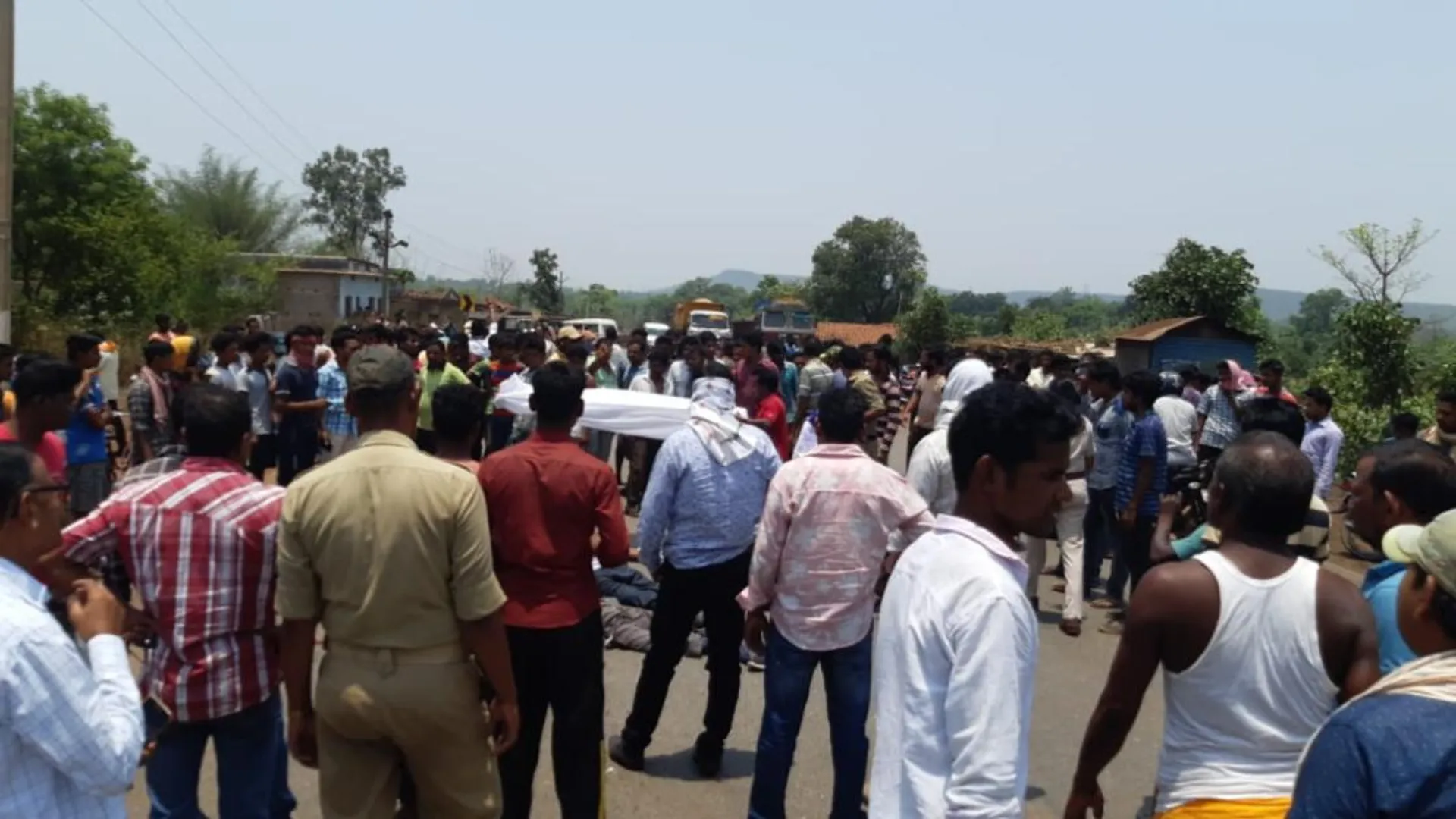 କୋଇଲା ଟ୍ରକ୍‌-ମଟରସାଇକେଲ୍‌ ଧକ୍କା; ଗୋଟିଏ ପରିବାର ତିନି ଜଣ ମୃତ