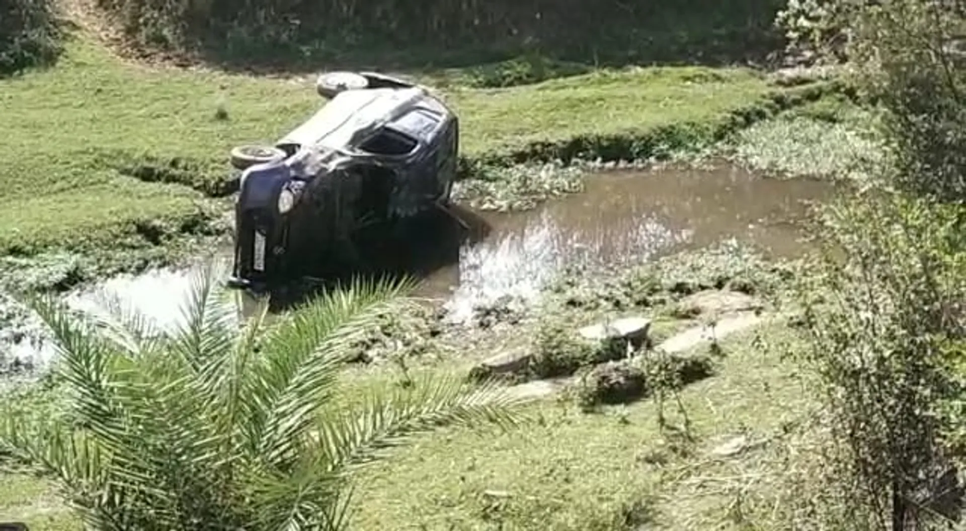 ଝାରସୁଗୁଡ଼ା: ରାଜପଥରେ କାର୍‌ ଓଲଟିବାରୁ ସ୍ୱାମୀ ମୃତ, ସ୍ତ୍ରୀ ଗୁରୁତର