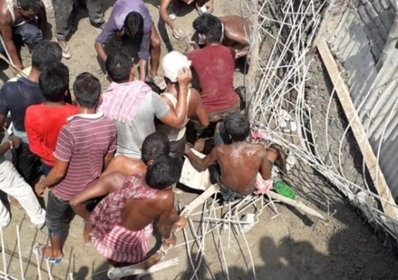 ଝାରସୁଗୁଡ଼ା: ନିର୍ମାଣାଧୀନ ସ୍କୁଲ ଛାତ ଭୁଶୁଡ଼ି ଜଣେ ଶ୍ରମିକ ଗୁରୁତର