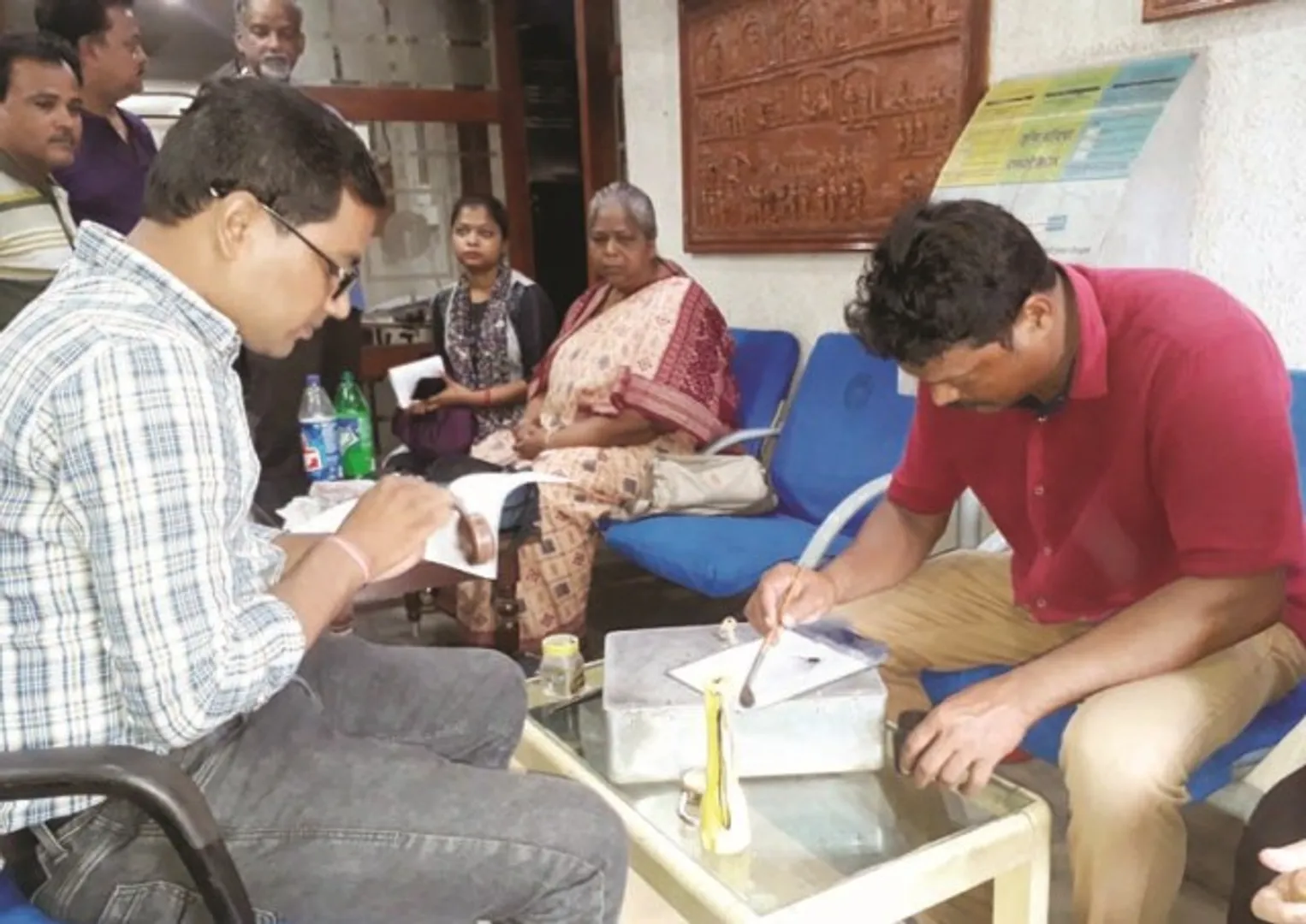 ରାତି ଅଧରେ ବ୍ୟାଙ୍କ ଭିତରେ ପଶି ଦୁର୍ବୃତ୍ତଙ୍କ ଉତ୍ପାତ, କୋଲ୍ଡଡ୍ରିଙ୍କ୍‌ ପିଇ ମସ୍ତି କଲେ, ଖସିଗଲେ
