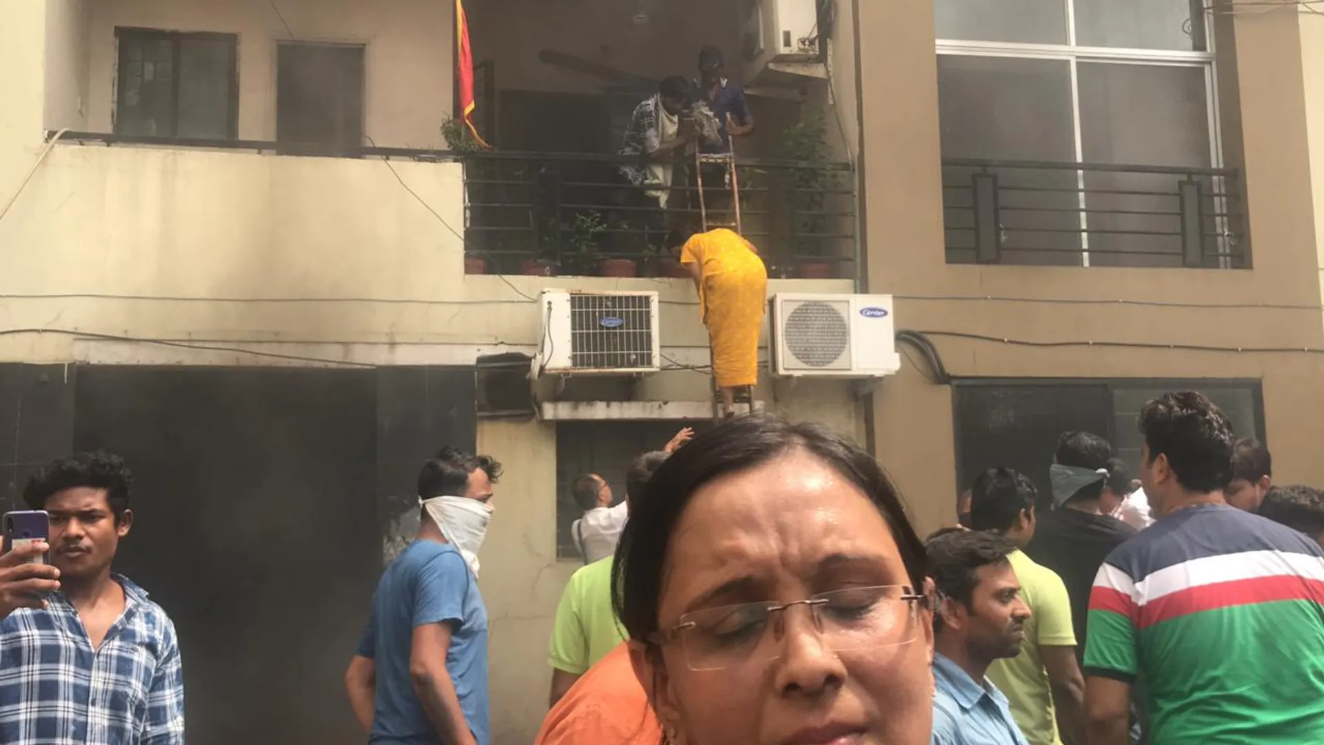 ଝାରସୁଗୁଡ଼ା: ଆପାର୍ଟମେଣ୍ଟର ବେସ୍‌ମେଣ୍ଟରେ ଅଗ୍ନିକାଣ୍ଡ, ଜଳିଗଲା ୬ ବାଇକ୍‌