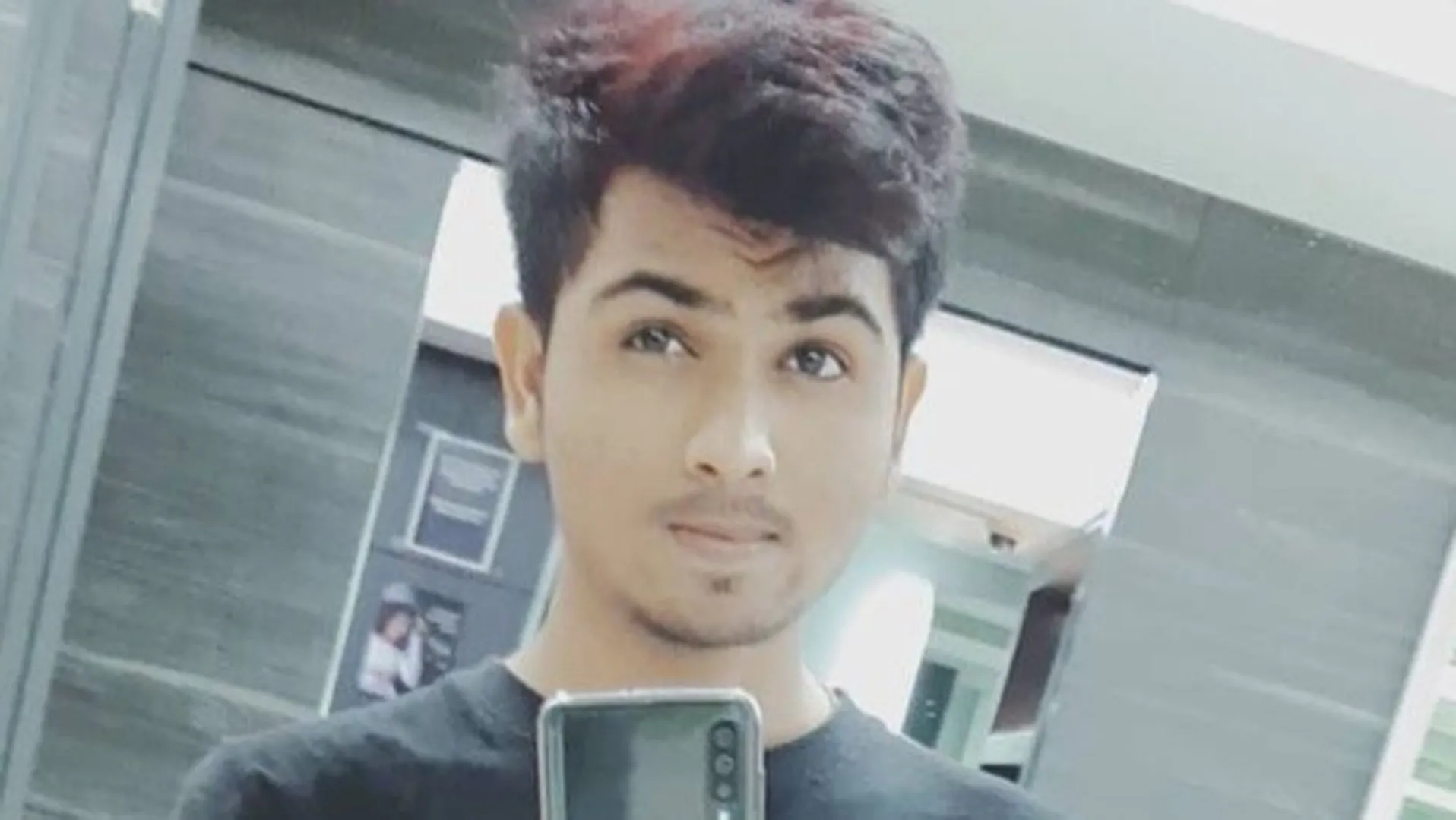 ଝିଅ ଭଳି ଚାଲିଚଳନ ଥିବାରୁ ପରିହାସ କରୁଥିଲେ ଲୋକେ, ଫେସ୍‌ବୁକ୍‌ରେ ସୁଇସାଇଡ୍‌ ନୋଟ ଲେଖି ଆତ୍ମହତ୍ୟା କଲେ ଯୁବକ