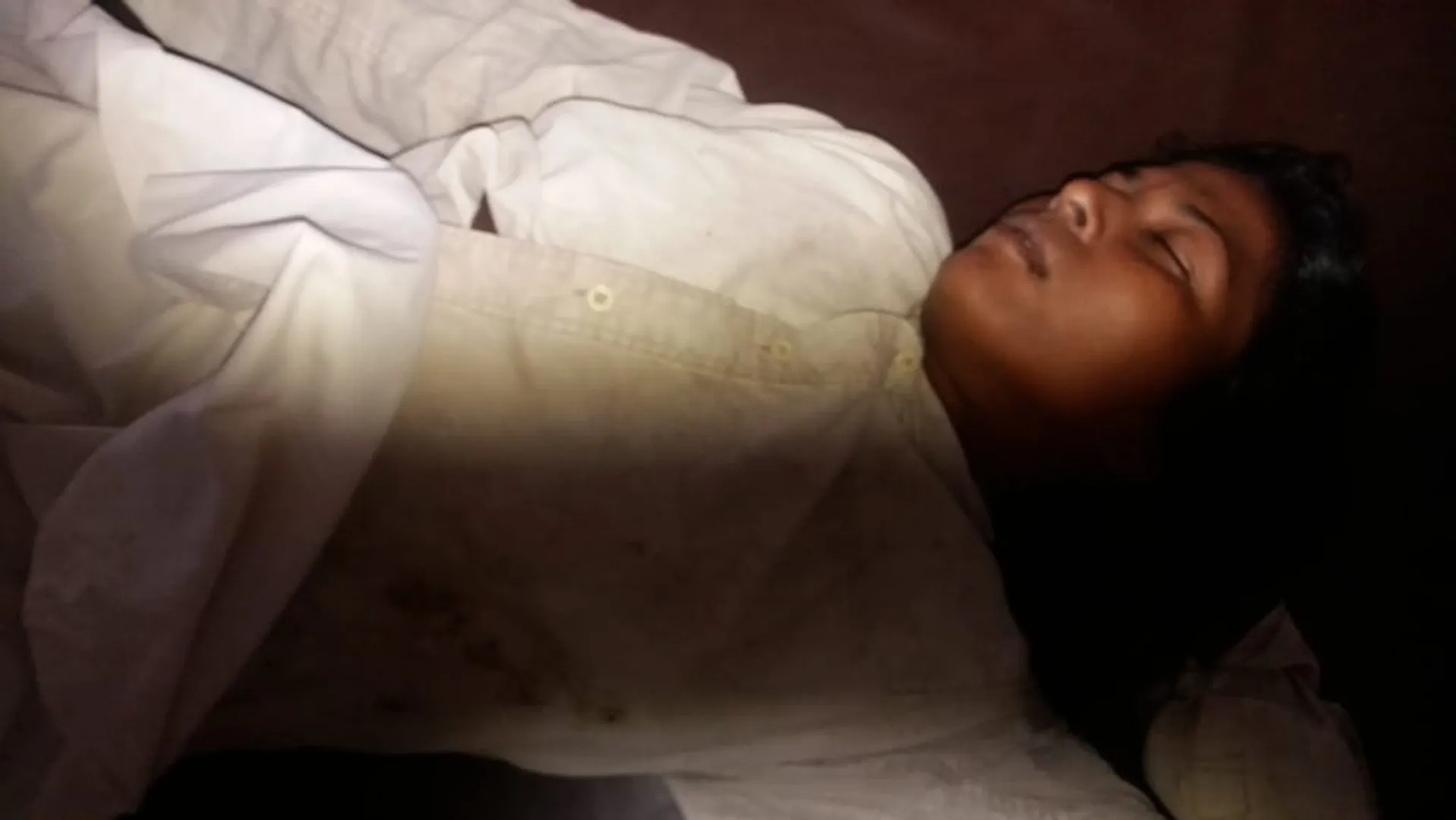 ବନ୍ୟାପାଣିରେ ଭାସି ଯାଉଥିବା ବେଳେ ଯୁବତୀଙ୍କୁ ଉଦ୍ଧାର କଲେ ଯୁବକ