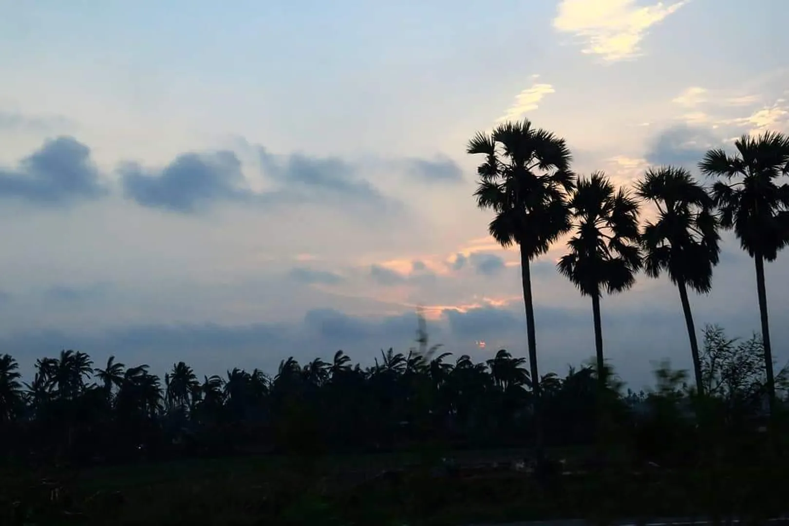 ମେଘୁଆ ଆକାଶ ତଳେ ବାଲେଶ୍ୱର। (ଫଟୋ: ମନୋଜ ବିଶ୍ୱାଳ)