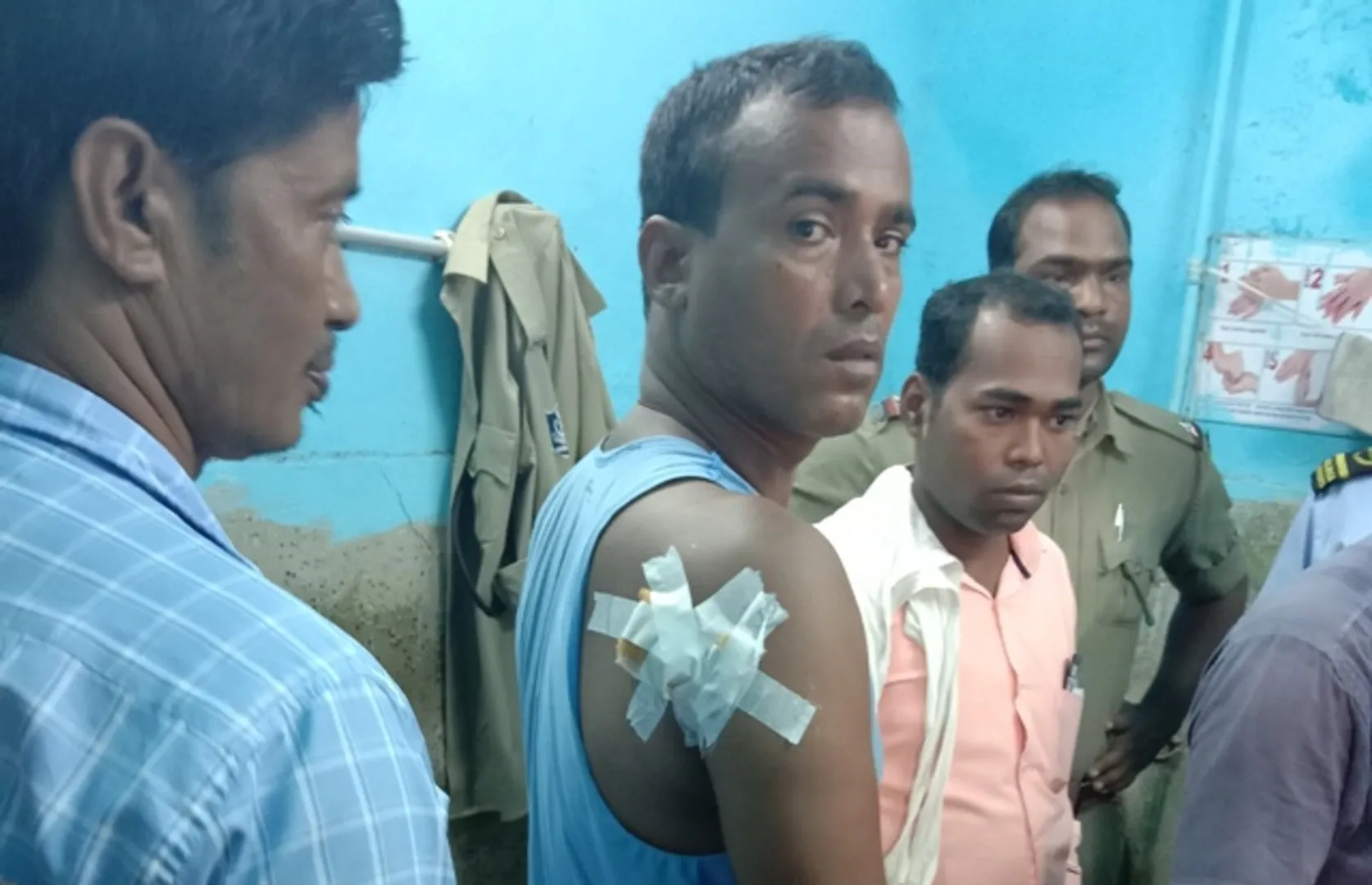 ପୁଲିସ୍‌ ଉପରେ ଆକ୍ରମଣ, ୪ ଆହତ