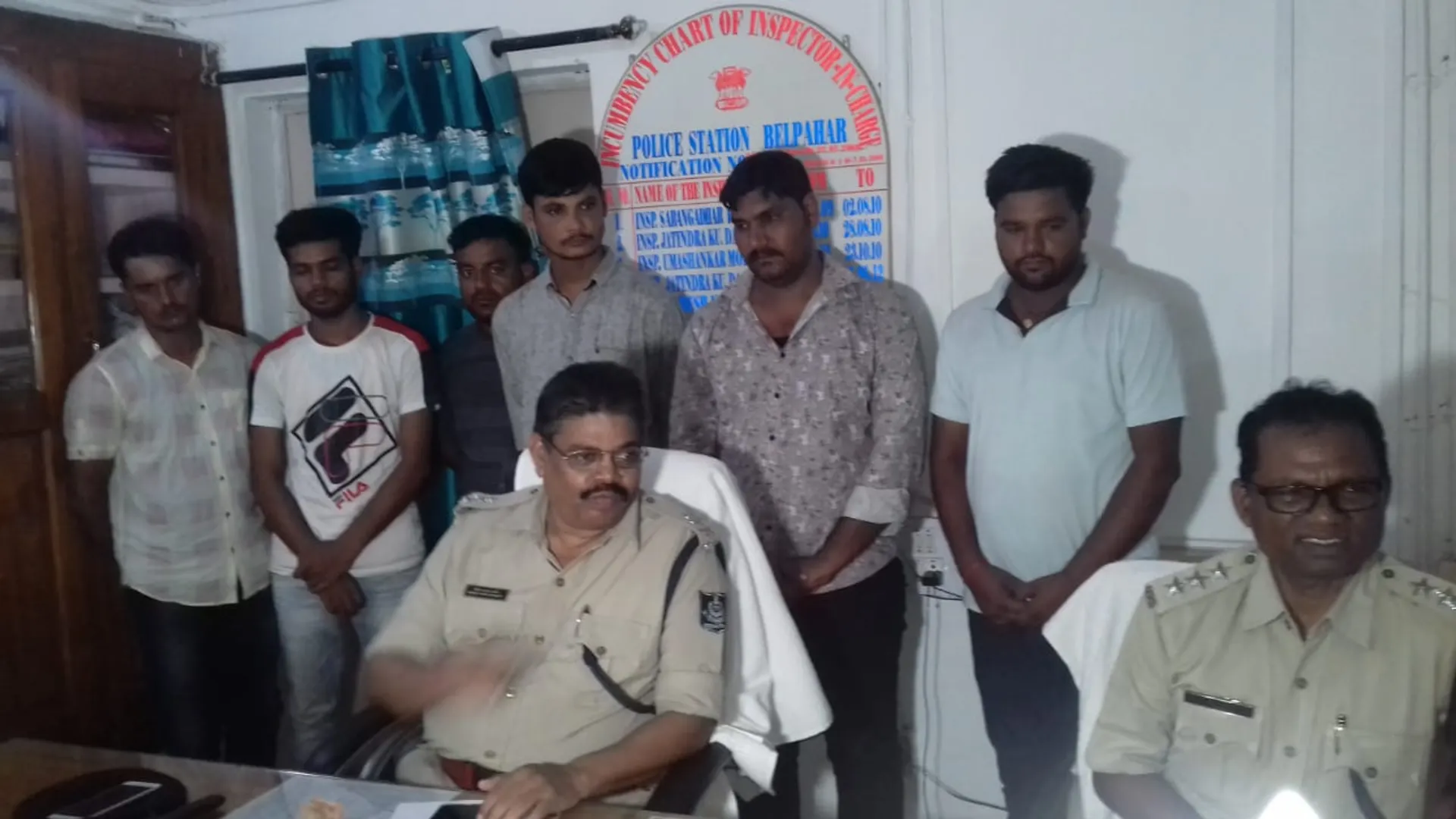 ବ୍ୟାଙ୍କରୁ ଡକାୟତି ଯୋଜନା ବିଫଳ, ୬ ଅଭିଯୁକ୍ତ ଗିରଫ, ୭୪ ହଜାର ଟଙ୍କା ସମେତ ଗାଡ଼ି-ମୋବାଇଲ ଜବତ