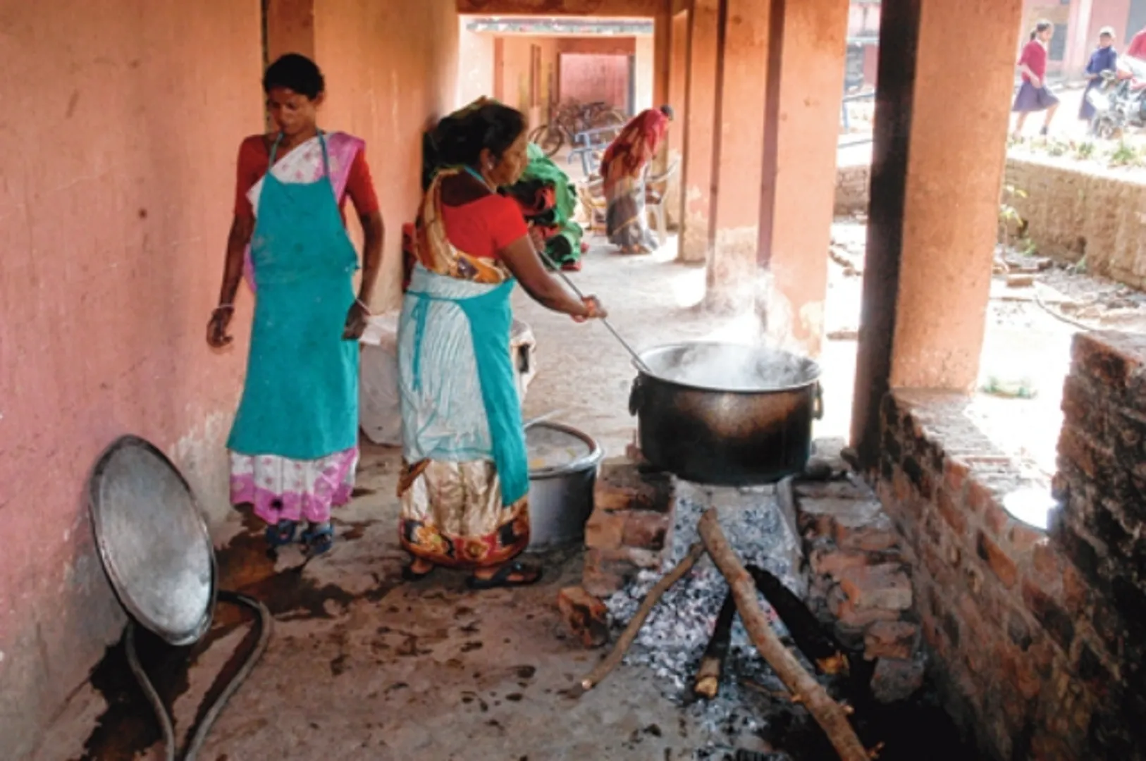 ଅବ୍ୟବସ୍ଥିତ ମଧ୍ୟାହ୍ନ ଭୋଜନ ବ୍ୟବସ୍ଥା : ନୟାଗଡ଼ ଜିଲ୍ଲାରେ ଅଧାରୁ ଅଧିକ ସ୍କୁଲରେ ନାହିଁ ରୋଷେଇ ଘର