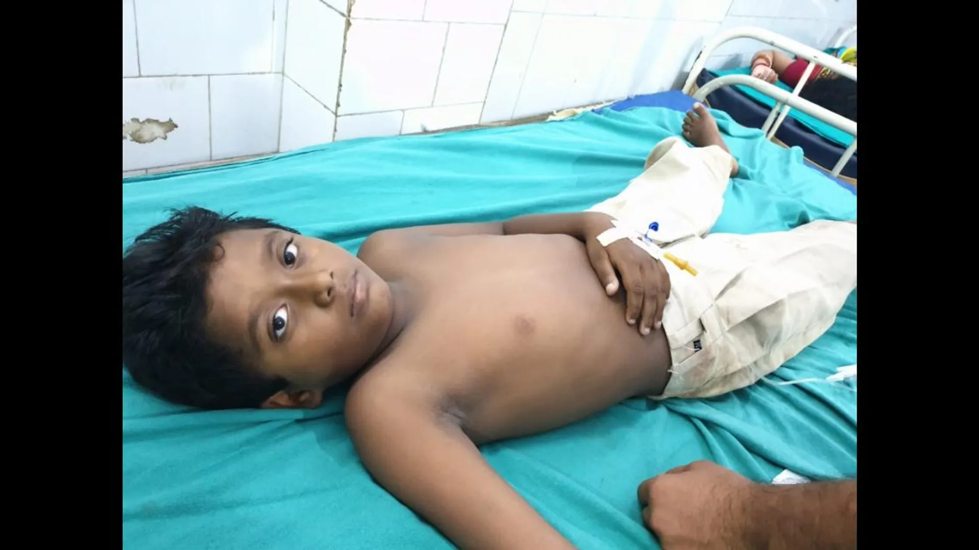 ସ୍କୁଲରୁ ଘରକୁ ଫେରୁଥିବା ବେଳେ ଦୁର୍ଘଟଣା, ବାପା ଓ ଭାଇ ଆଗରେ ଚାଲିଗଲା ଝିଅର ଜୀବନ
