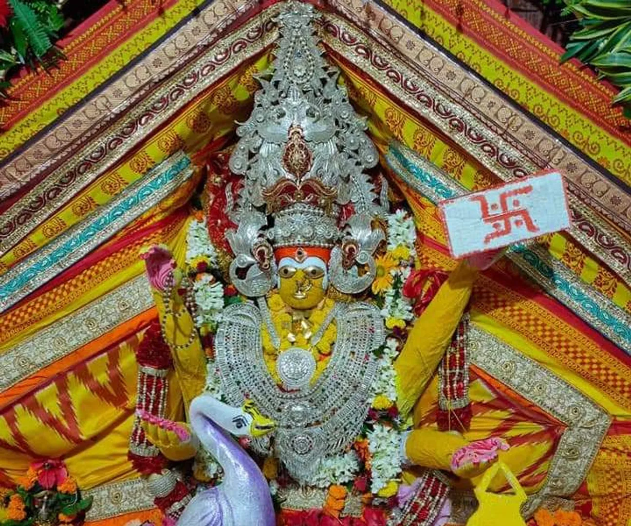 କାଳୀପୂଜାର ଦ୍ୱିତୀୟ ଦିନରେ ମା’ ଭଦ୍ରକାଳୀ ମହାକାଳୀ ବେଶରେ ପୂଜା ପାଇଲେ