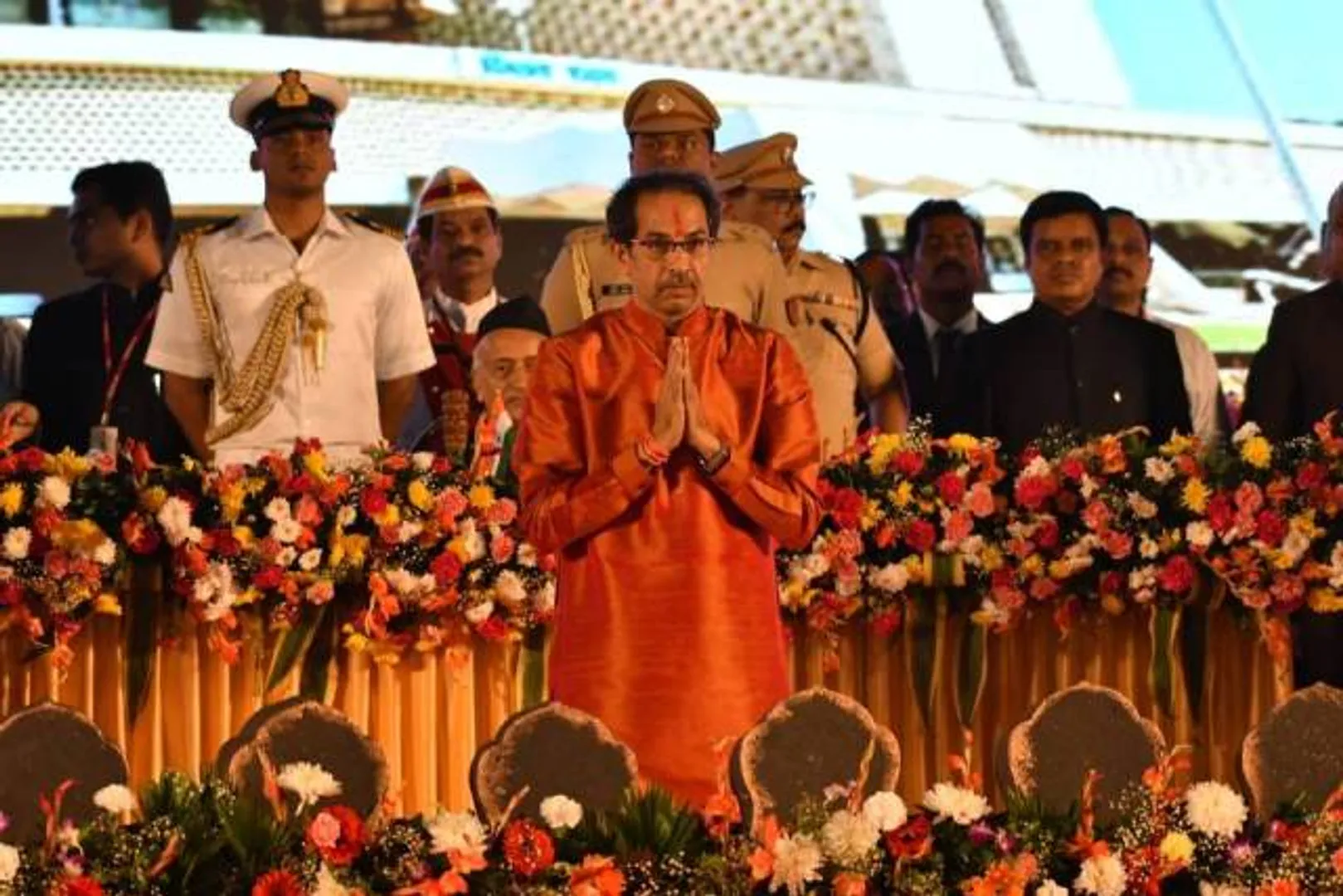 ମହାରାଷ୍ଟ୍ରରେ ଠାକ୍‌ରେ ରାଜ୍‌ : ମୁଖ୍ୟମନ୍ତ୍ରୀ ଭାବେ ଶପଥ ନେଲେ ଉଦ୍ଧବ ଠାକ୍‌ରେ