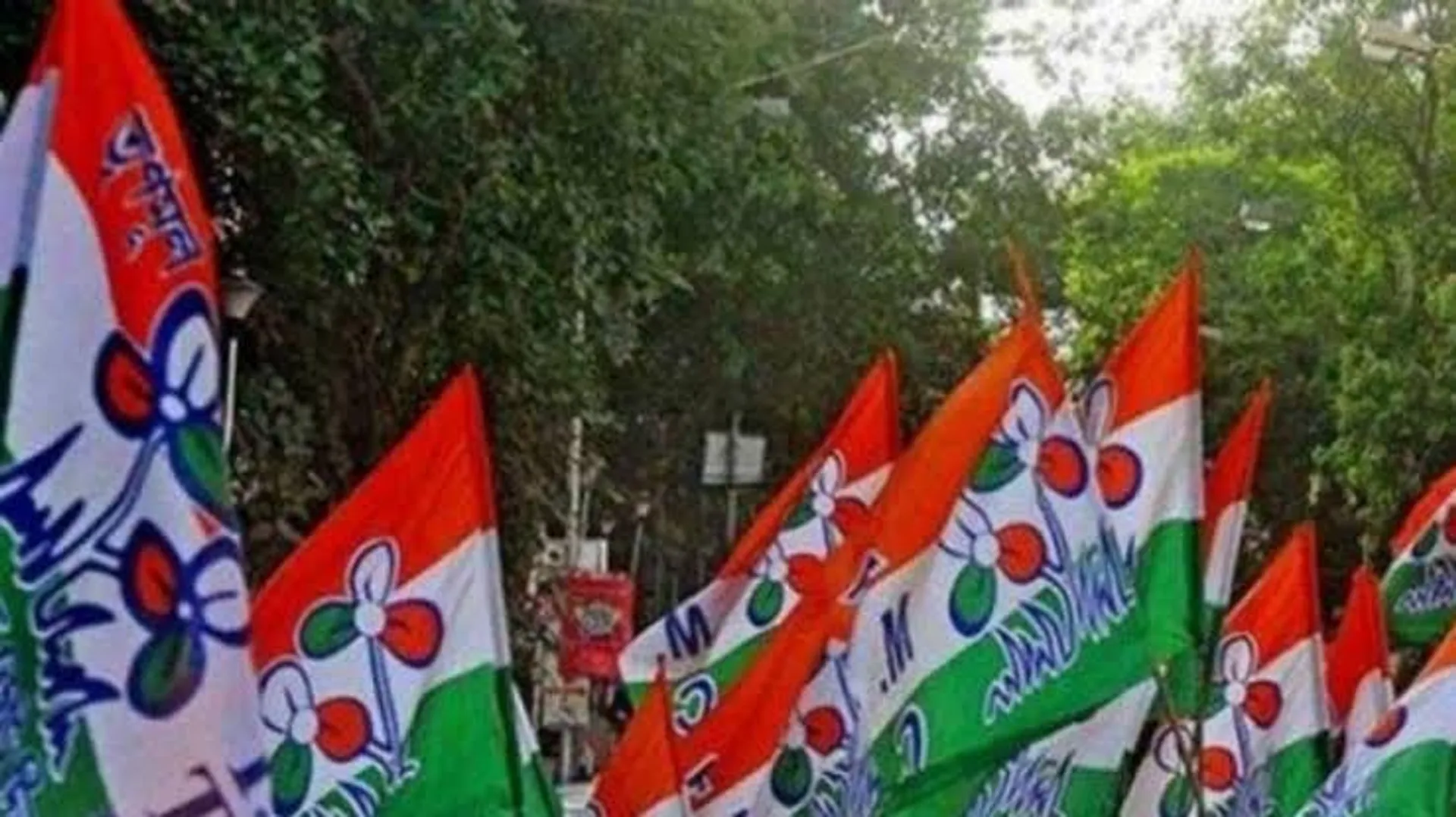 ପଶ୍ଚିମବଙ୍ଗର ୩ଟି ବିଧାନସଭା ଆସନ‌, ଟିଏମ୍‌ସିର ବାଜିମାତ୍‌