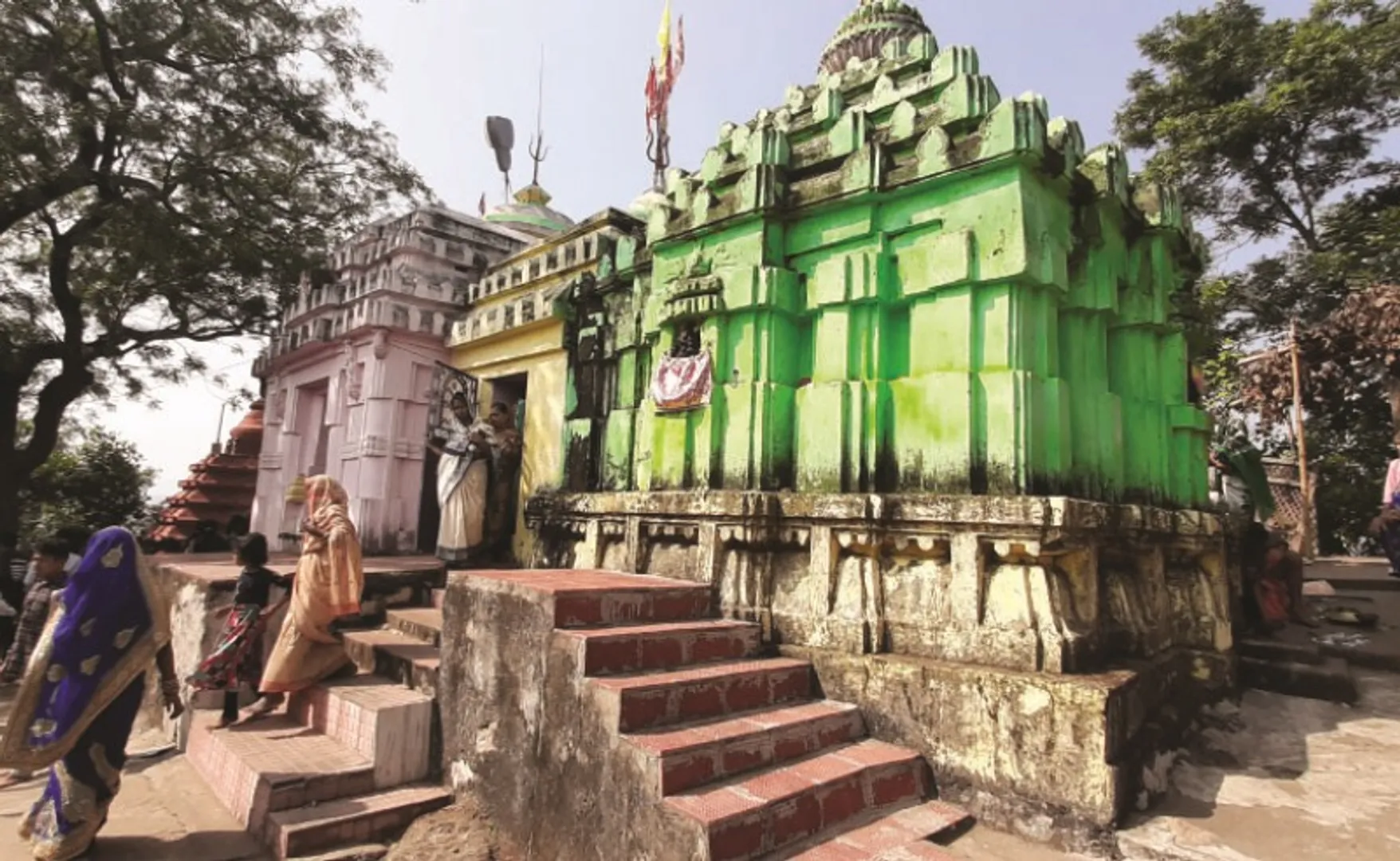 ନୟାଗଡ଼ : ଅବହେଳିତ ଅବସ୍ଥାରେ ବିରୁଡ଼ା ଗ୍ରାମ ପଞ୍ଚାୟତର ବାଘେରା ଗ୍ରାମର ଧବଳେଶ୍ୱର ପାହାଡ଼ ଉପ‌ରେ ଥିବା ପ୍ରାଚୀନ ଶୈବ ପୀଠ
