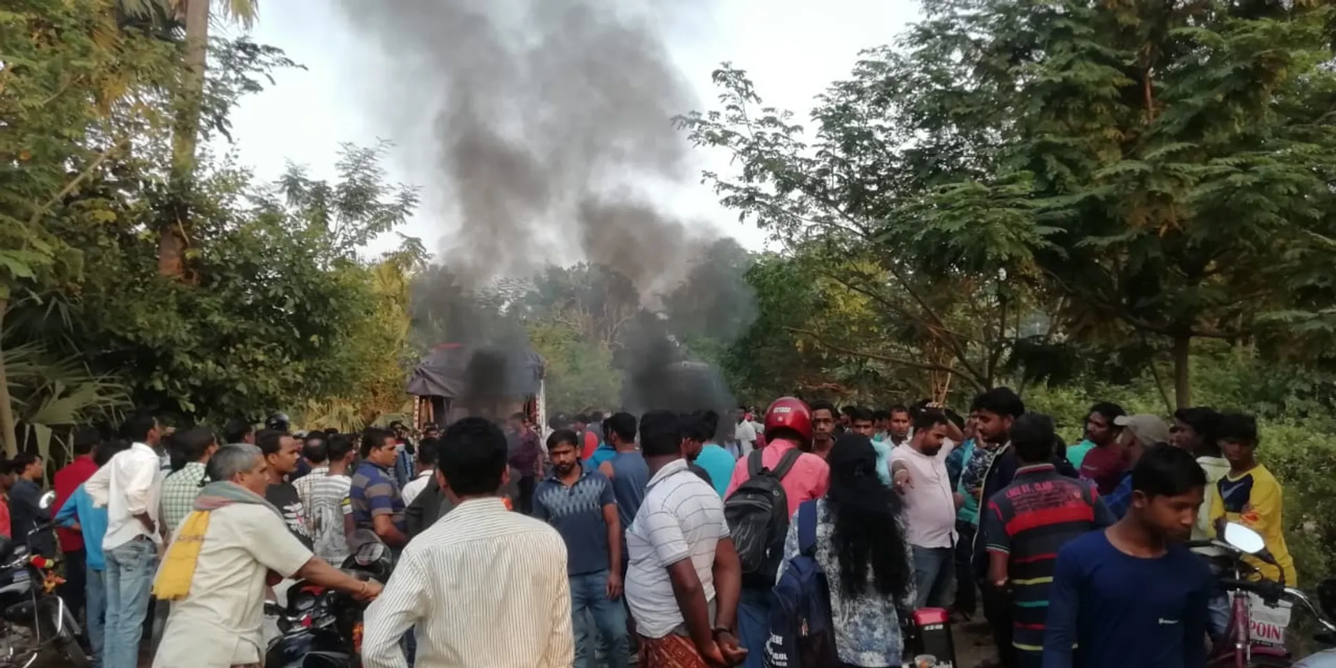 ମିନି ଟ୍ରକ ଧକ୍କାରେ ବାଇକ ଆରୋହୀ ମୃତ, କ୍ଷତିପୂରଣ ଦାବିରେ ରାସ୍ତାରୋକ