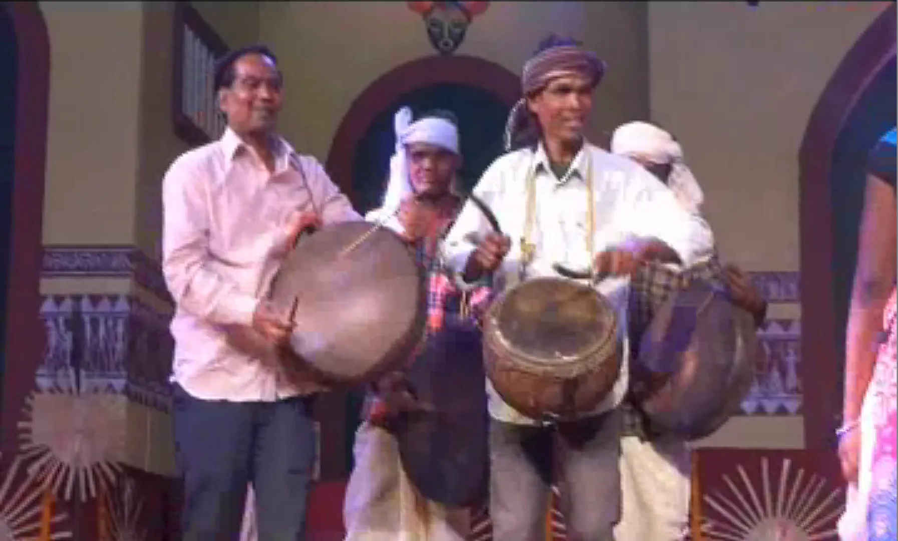 ରାୟଗଡ଼ା ଚଇତି ମହୋତ୍ସବରେ ଦେଖାଗଲା ଭାଇଚାରାର ଦୃଶ୍ୟ: ବାଜା ବଜାଇଲେ ମନ୍ତ୍ରୀ, ନାଚିଲେ ବିଧାୟକ