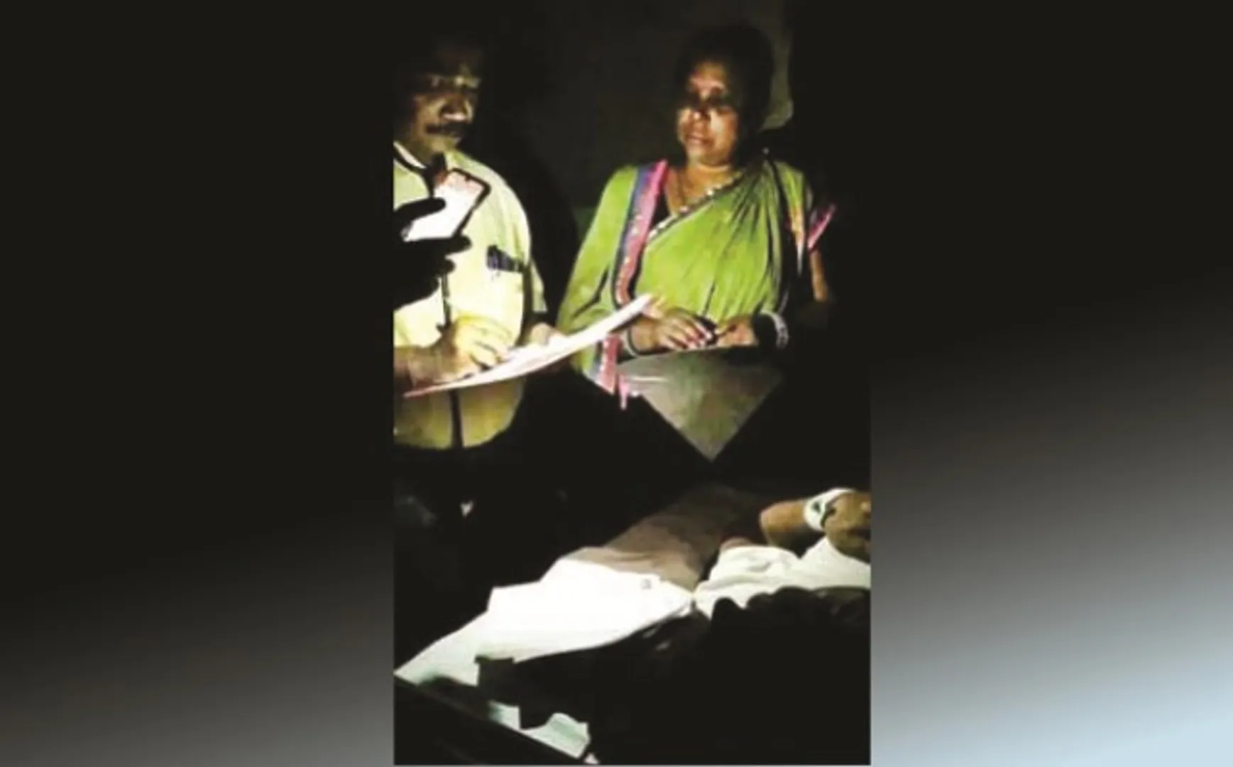 ‘ମୋ ସରକାର’‌ରେ ସୁଧୁରୁନି ସ୍ୱାସ୍ଥ୍ୟସେବା : ନୟାଗଡ଼ ମୁଖ୍ୟ ଚିକିତ୍ସାଳୟରେ ଅଧଘଣ୍ଟା ମୋବାଇଲ୍‌ ଟର୍ଚ୍ଚରେ ‌ରୋଗୀସେବା