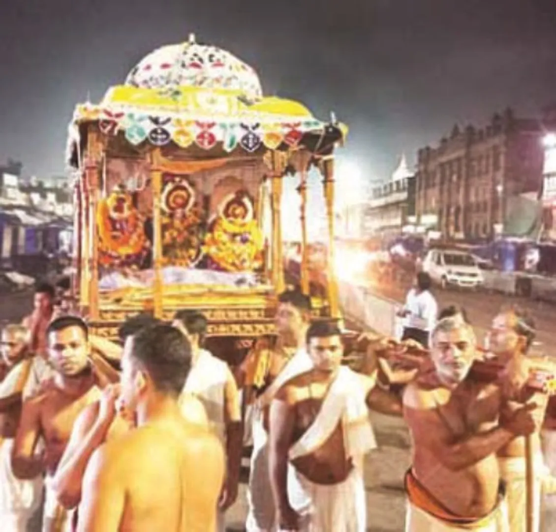 ମହାପ୍ରଭୁଙ୍କୁ ଅଧଘଣ୍ଟା ଅଟକାଇ ଦେଲେ : ଶ୍ରୀମନ୍ଦିର ପରମ୍ପରା ଭଙ୍ଗ, ପଦ୍ମବେଶ ଦର୍ଶନ ୨ ଘଣ୍ଟା ବିଳମ୍ବ