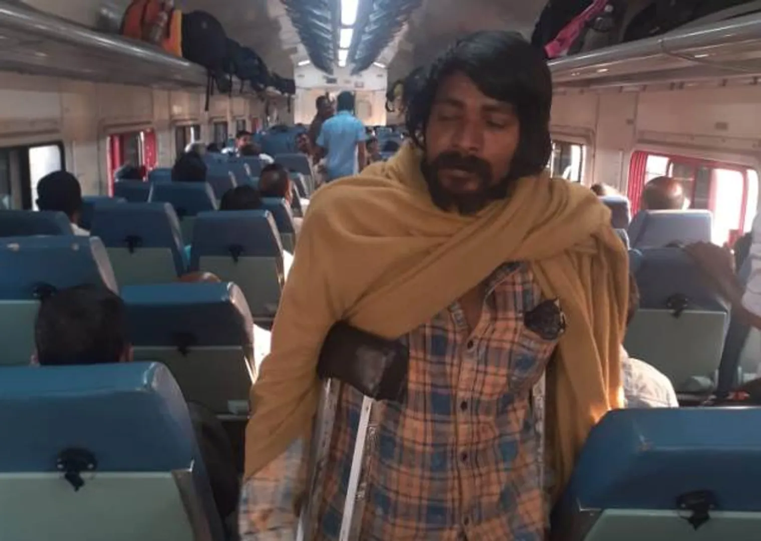 ବୁଲା ବିକାଳି ଓ ଭିକାରୀଙ୍କ ଟ୍ରେନ୍ ପାଲଟିଛି ଟିଟିଲାଗଡ଼-ହାୱାଡ଼ା ମଧ୍ୟରେ ଚଳାଚଳ କରୁଥିବା ଇସ୍ପାତ ଟ୍ରେନ