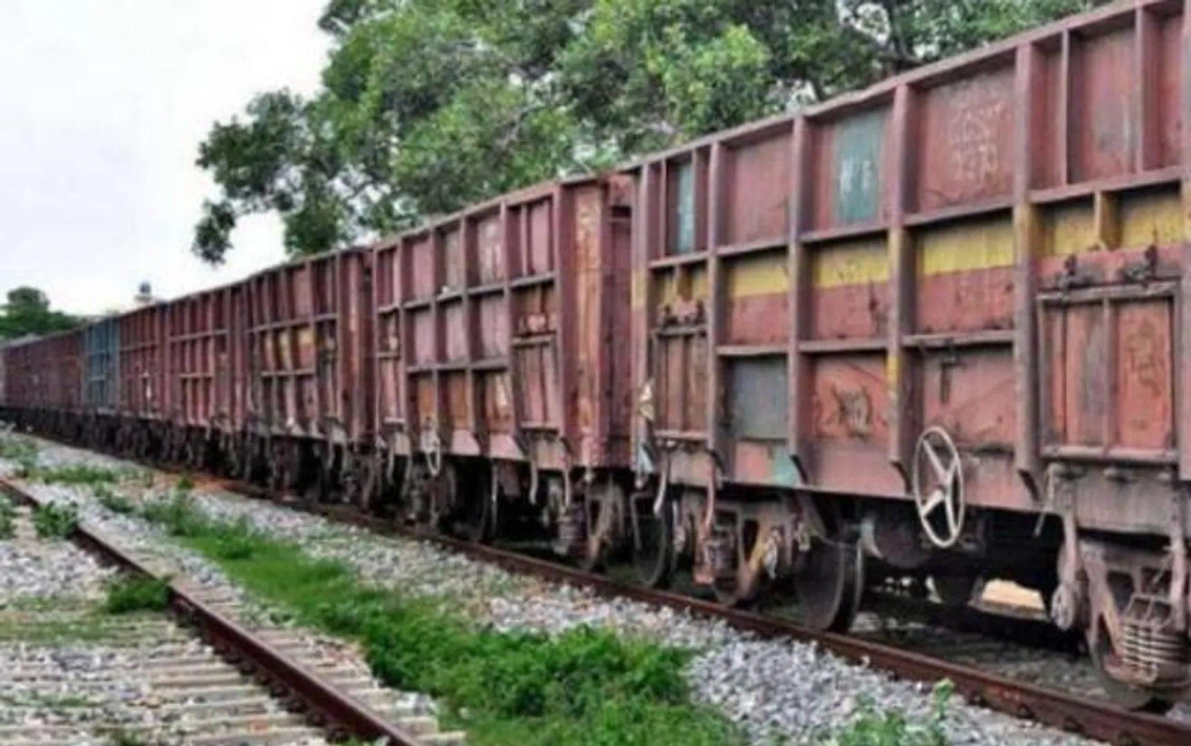 ମାଲବାହୀ ଟ୍ରେନ୍‌ ଧକ୍କାରେ ମହିଳା ଗୁରୁତର