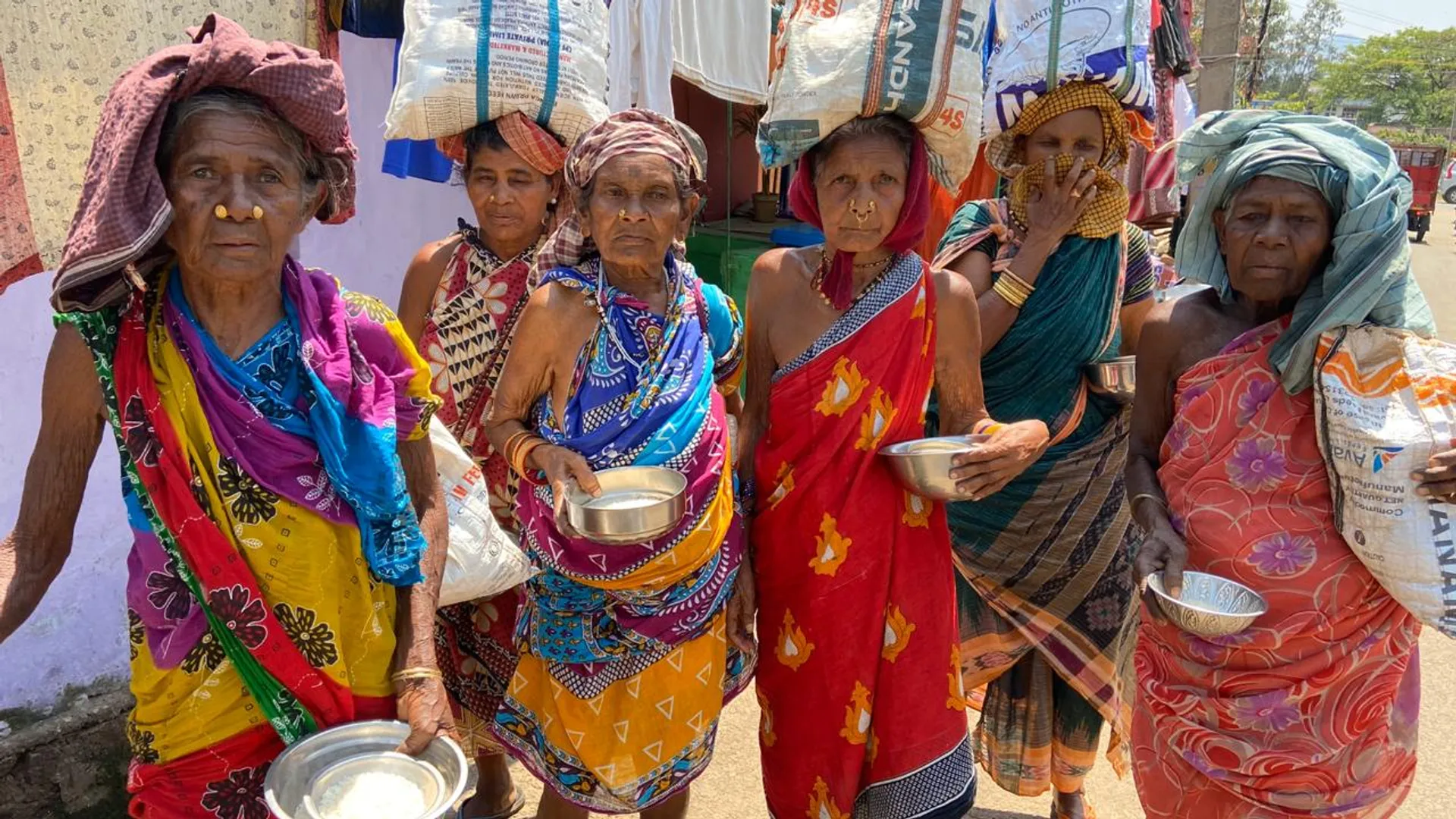 କରୋନା: କେମିତି ପେଟ ପୋଷିବେ ଏମାନେ। (ଫଟୋ: ତରୁଣ, ଜୟପୁର)