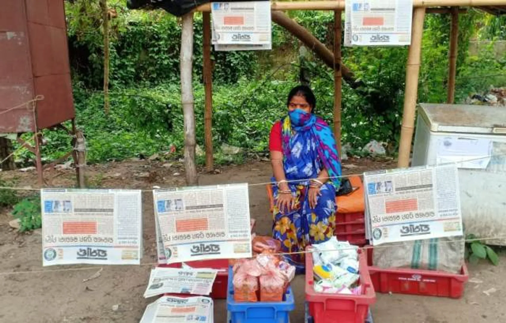 ଲକଡାଉନରେ ବି ଗ୍ରାହକଙ୍କୁ ଅପେକ୍ଷା । (ଫଟୋ: ମନୋଜ ବିଶ୍ୱାଳ, ବାଲେଶ୍ୱର)