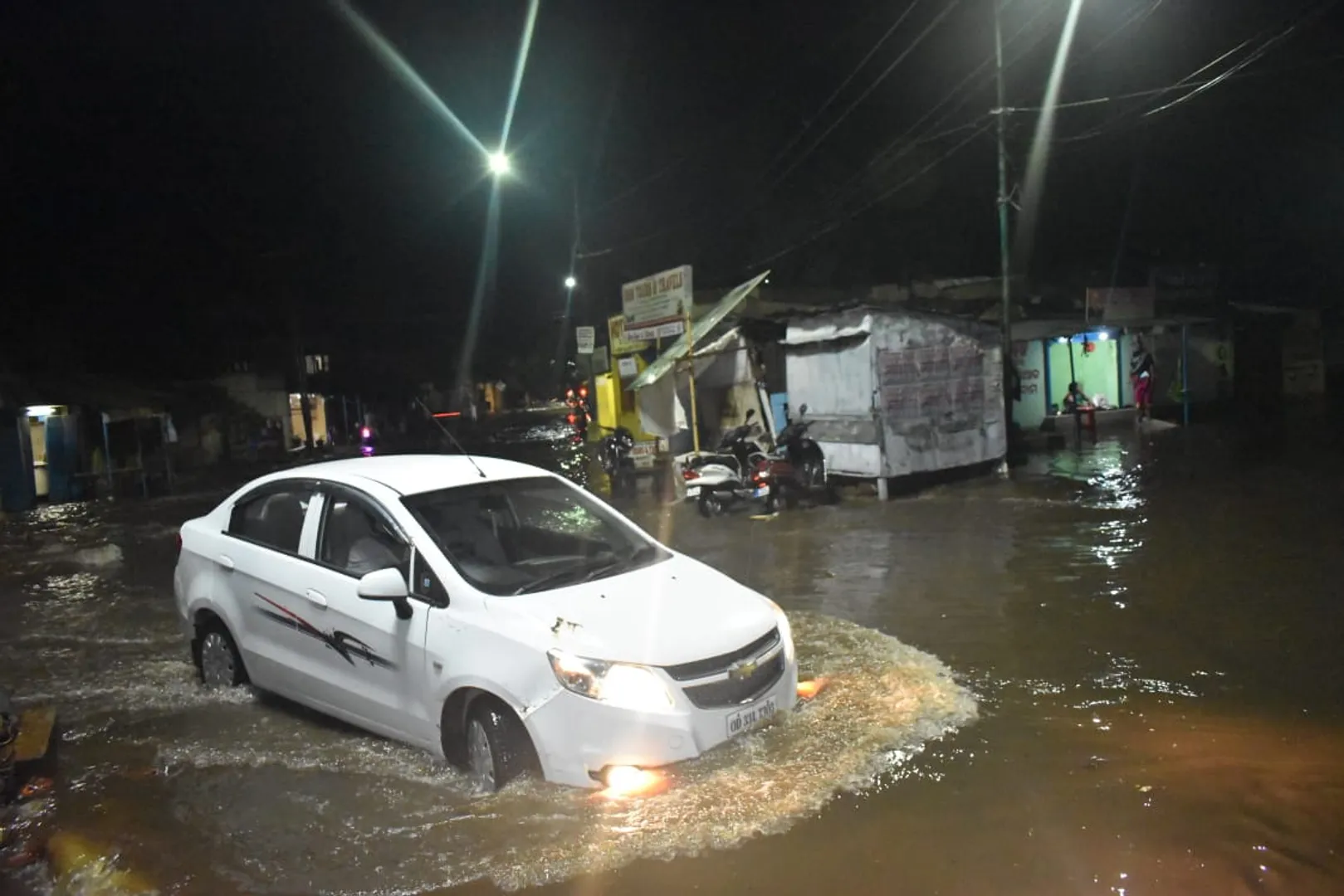 ଭୁବନେଶ୍ୱରରେ ବର୍ଷା । (ଫଟୋ: ବିଭୂତି)