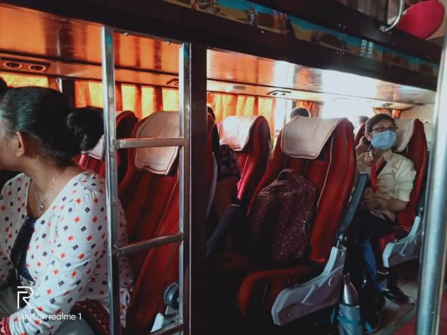 ଆଜି ସକାଳେ ଦୁଇଟି ବସ୍ ଯୋଗେ ଝାରସୁଗୁଡ଼ା ଅଭିମୁଖେ ବାହାରିଲେ କୋଟାରେ ଫସିଥିବା ୬୫ ଛାତ୍ରଛାତ୍ରୀ