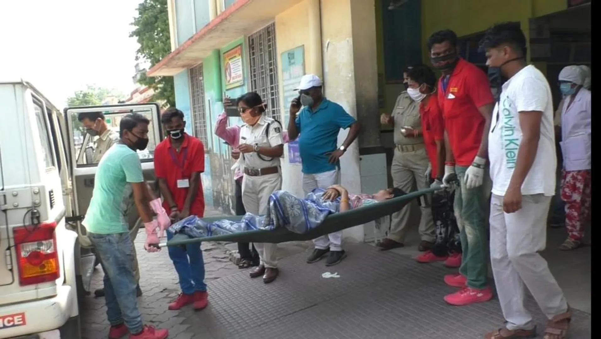 ଝାରସୁଗୁଡ଼ା: ଶ୍ରମିକ ଟ୍ରେନରେ ଯାଉଥିବା ମହିଳା ଜନ୍ମ କଲେ ଶିଶୁକନ୍ୟା, ଡିଜିପି କଲେ ପ୍ରଶଂସା