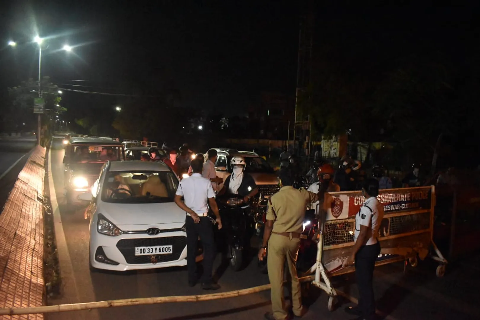 ଲକଡାଉନ: ଭୁବନେଶ୍ୱର ଜୟଦେବ ବିହାରରେ ଏଭଳି ସ୍ଥିତି । (ଫଟୋ: ବିଭୂତି)