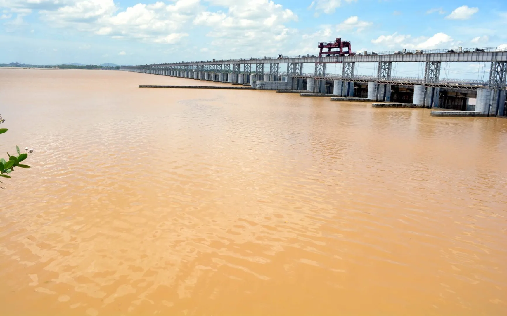 ମହାନଦୀ‌ରେ ବ୍ୟାରେଜ୍ କୁଆଡ଼େ ଗଲା? ସରକାରଙ୍କୁ ଉତ୍ତର ମାଗିଲେ ବିରୋଧୀ