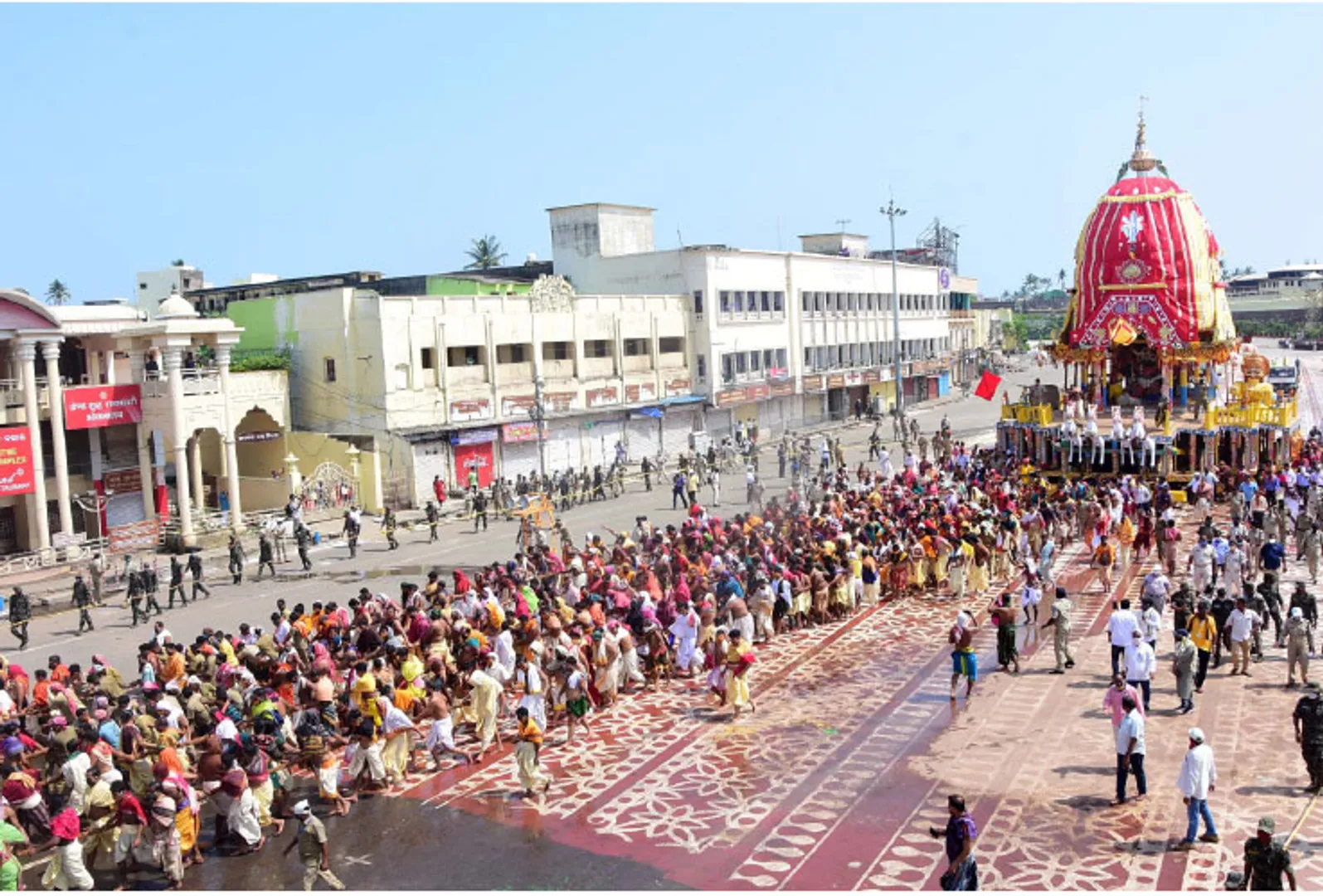 ଖାଲିପାଦରେ ରଥ ଭିଡ଼ିଲେ ‌ସେବକ ପାଦରେ ହେଲା ଫୋଟକା