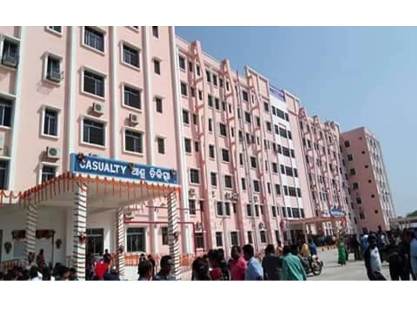 କୋଭିଡ ଟେଷ୍ଟ ସମସ୍ୟା: ତିନି ଘଣ୍ଟା ଧରି ହସ୍ପିଟାଲ ବାରଣ୍ଡାରେ ଗର୍ଭବତୀ ଛଟପଟ !