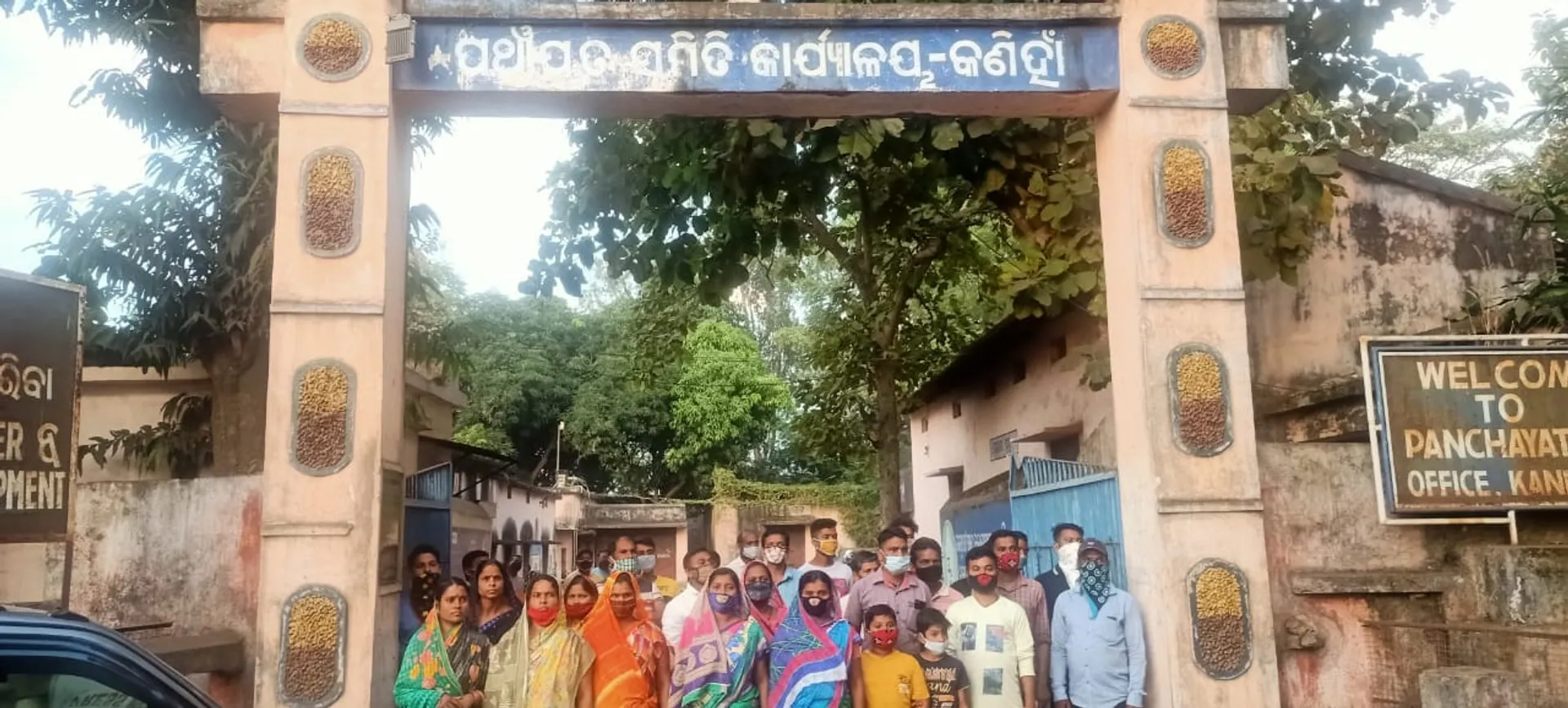 ଛେଳିଆ ଗାଁ ପ୍ରାଥମିକ ବିଦ୍ୟାଳୟ ବନ୍ଦ ନକରିବାକୁ ବିଡ଼ିଓଙ୍କ ନିକଟରେ ଦାବିପତ୍ର