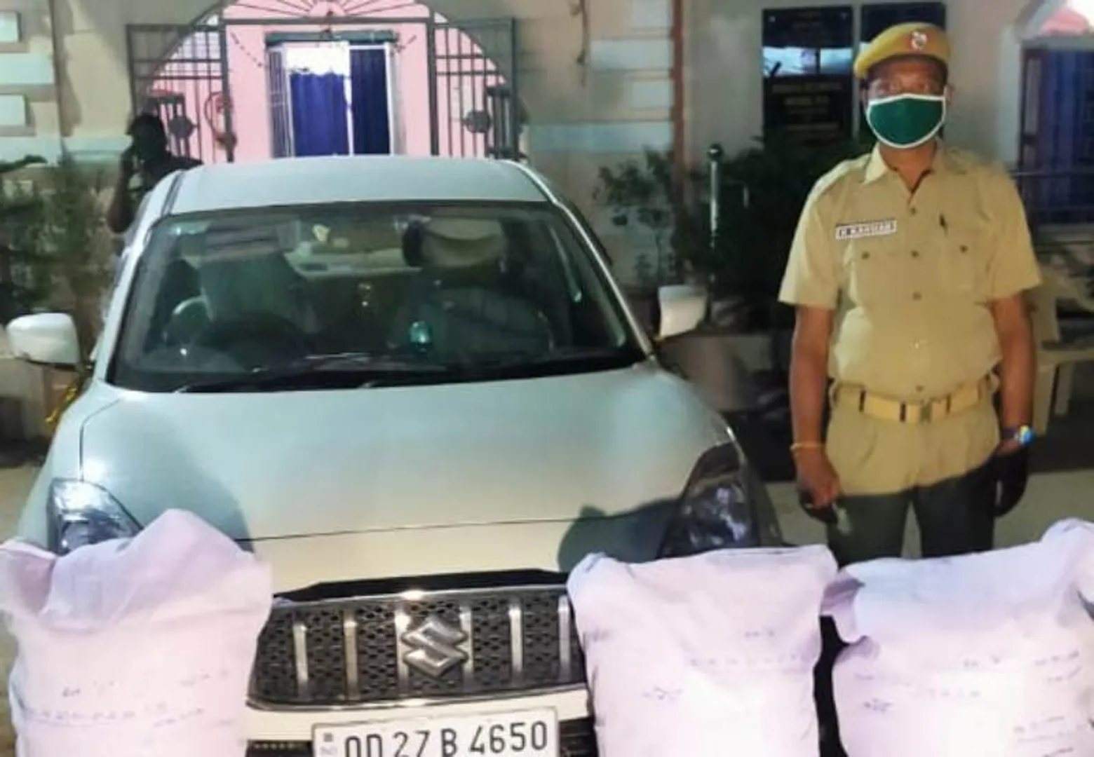 ବ୍ୟାଙ୍କ ମ୍ୟାନେଜରଙ୍କ କାର୍‌ରୁ ୬୦କିଲୋଗ୍ରାମ ଗଂଜେଇ ଜବତ
