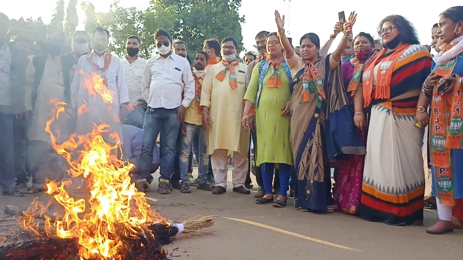 ପରୀ ହତ୍ୟାକାଣ୍ଡ ମାମଲାରେ ମନ୍ତ୍ରୀ ଅରୁଣ ସାହୁଙ୍କ ବହିଷ୍କାର ଦାବିରେ ବିଜେପିର ବିକ୍ଷୋଭ, ବାରିପଦା ଓ ଖୋର୍ଦ୍ଧାରେ ପ୍ରତିବାଦ