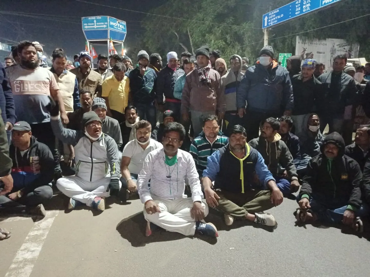 ପରୀ ଖବର ସଂଗ୍ରହ ବେଳେ ଯଦୁପୁରରେ ଗଣମାଧ୍ୟମର ପ୍ରତିନିଧିଙ୍କୁ ଆକ୍ରମଣ ପ୍ରତିବାଦରେ ନୟାଗଡ଼ ଟ୍ରାଫିକ ଛକରେ ପ୍ରତିବାଦ।